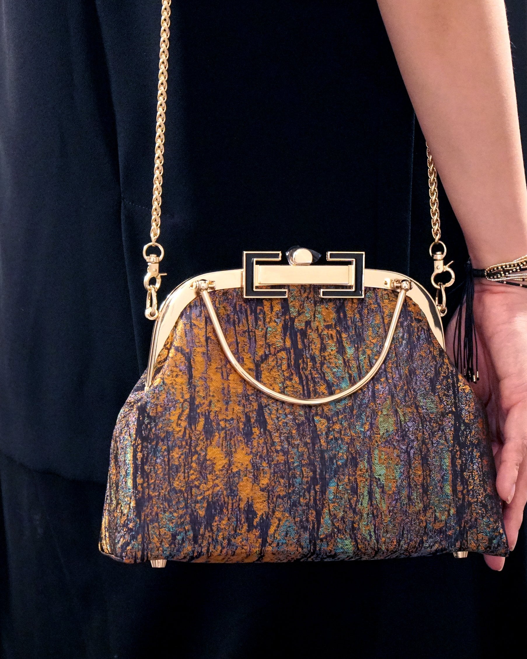 COCOONESE | Clasp Crossbody Bag - Maple