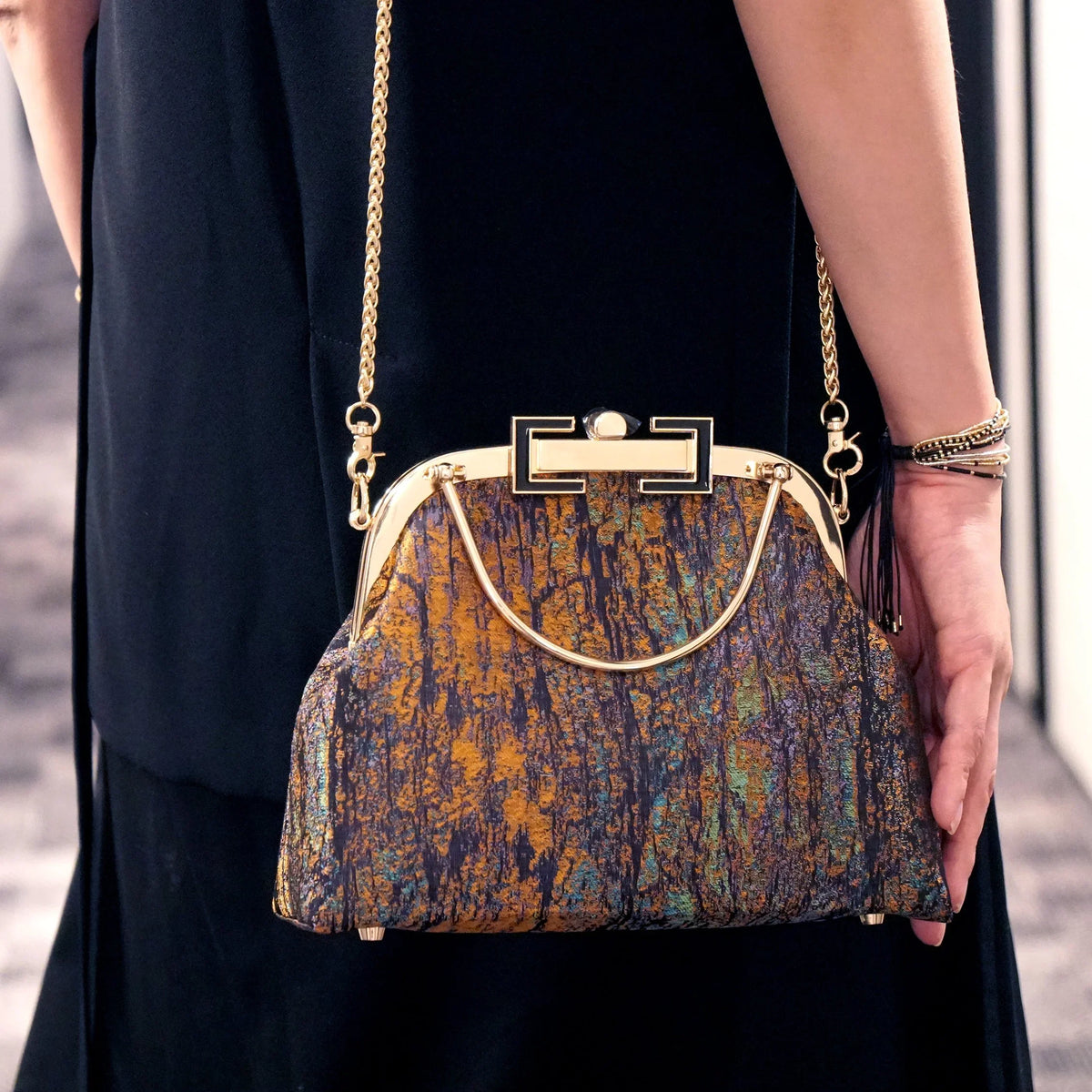 COCOONESE | Clasp Crossbody Bag - Maple