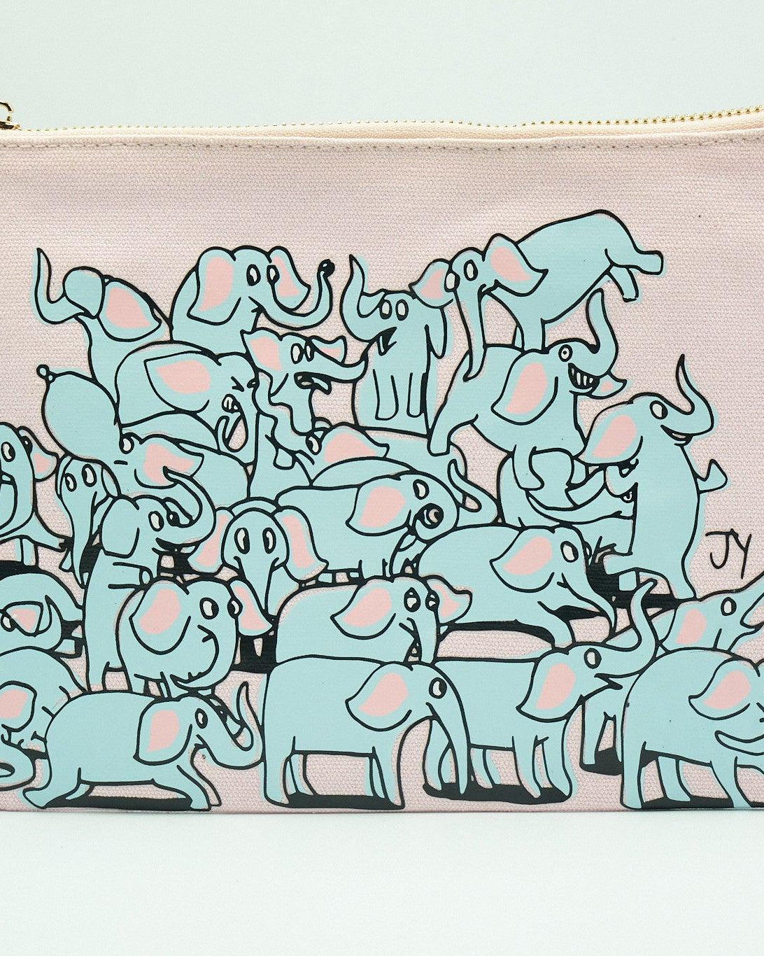 THE ANIMAL PROJECT | Pouch