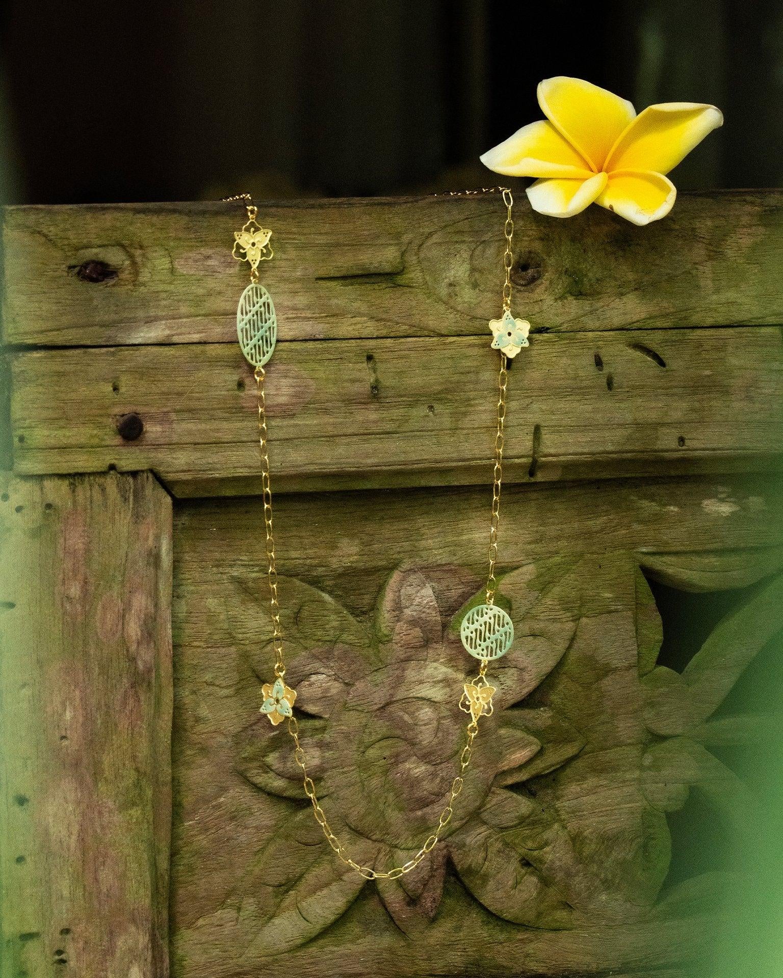 EMBRACE JEWELLERY | Parang Floral Necklace