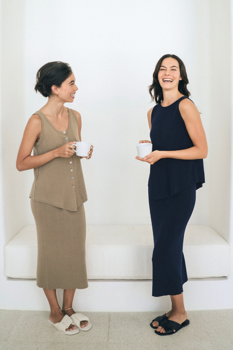 OLIVE BASICS | Sarah Reversible Button Tank