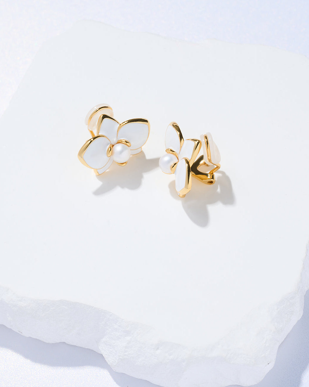 PEARLY LUSTRE | Clip-On Top Grade Freshwater Pearl Earrings WE00832 | ORCHID