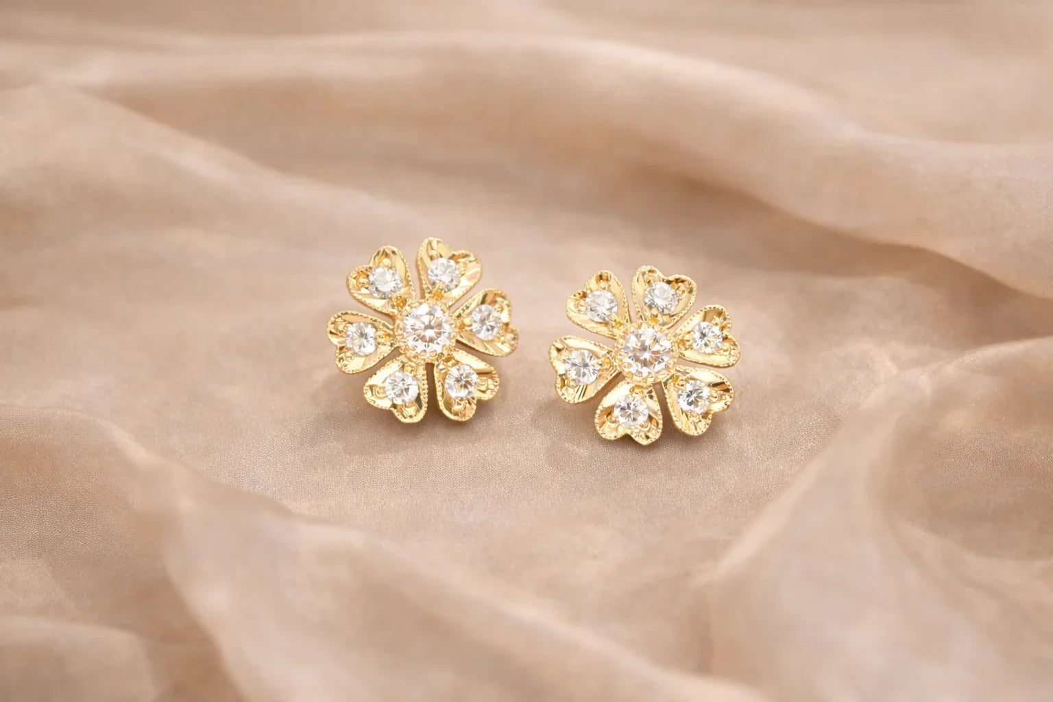 FOUNDATION JEWELLERS | 750 Y/G Peranakan Natural Diamond Stud Earrings "Flower" 4.03gm D2-0.22ct D12-0.41ct