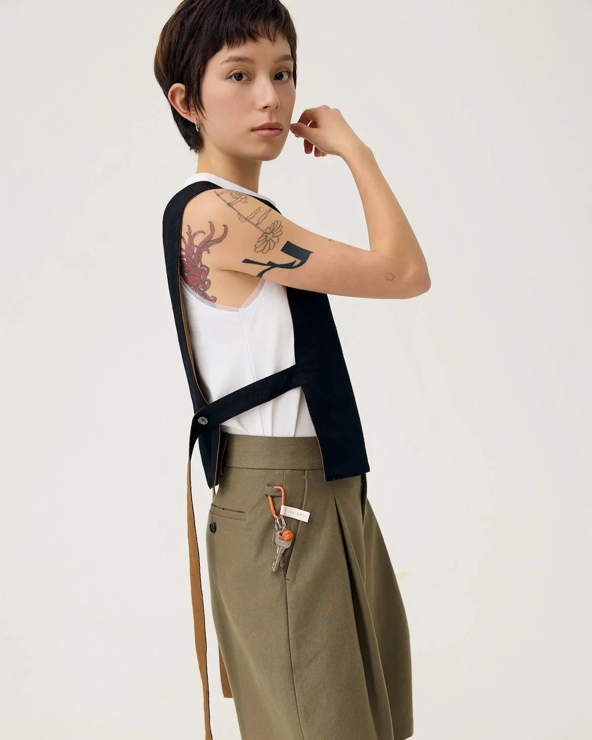 3EIGHTH | Nagi Pleated Shorts In Olive Mist