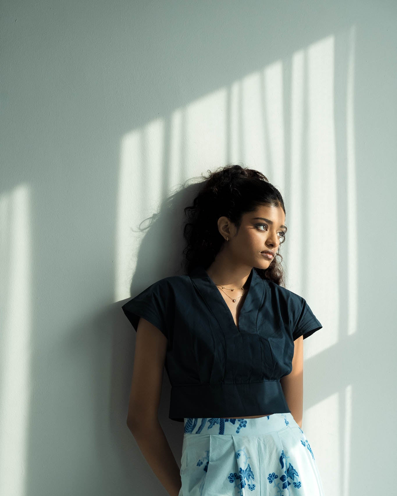 STUDIO GYPSIED | Navy Poplin Banded Crop Top