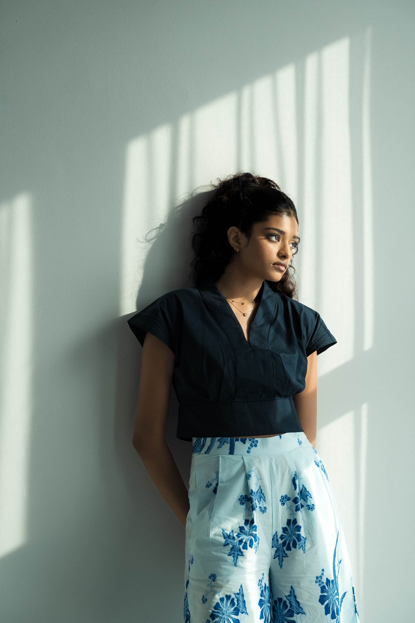 STUDIO GYPSIED | Navy Poplin Banded Crop Top