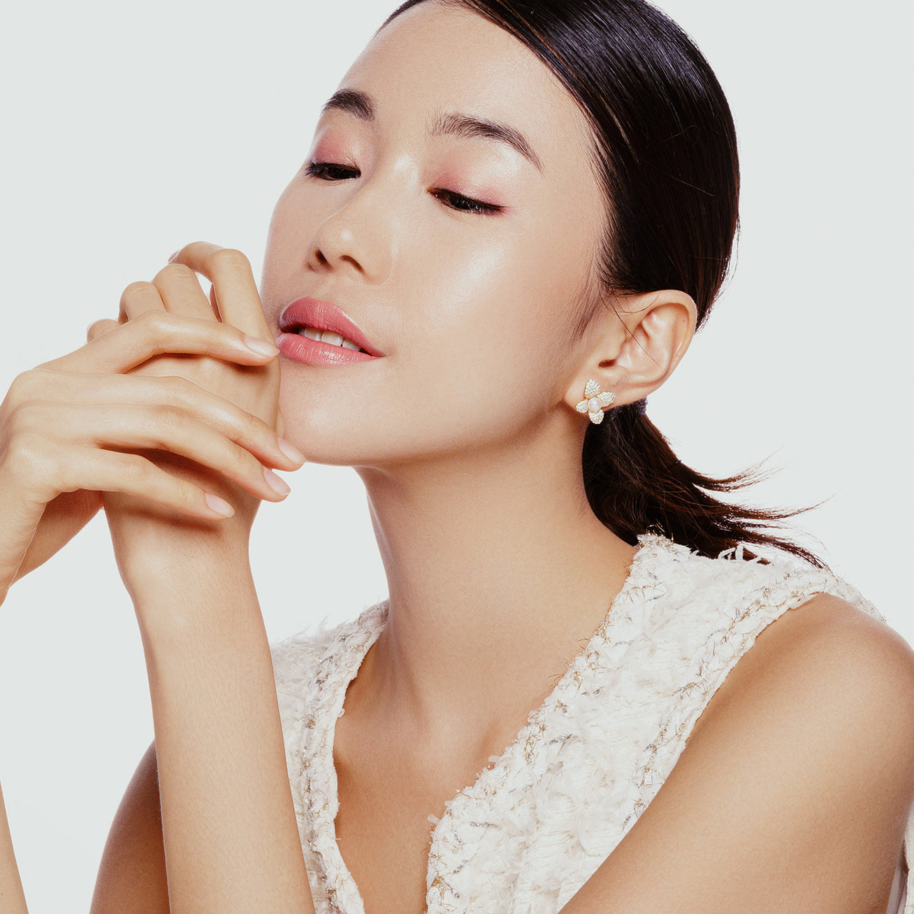 PEARLY LUSTRE | Top Grade Freshwater Pearl Earrings WE00844 | BLOOM