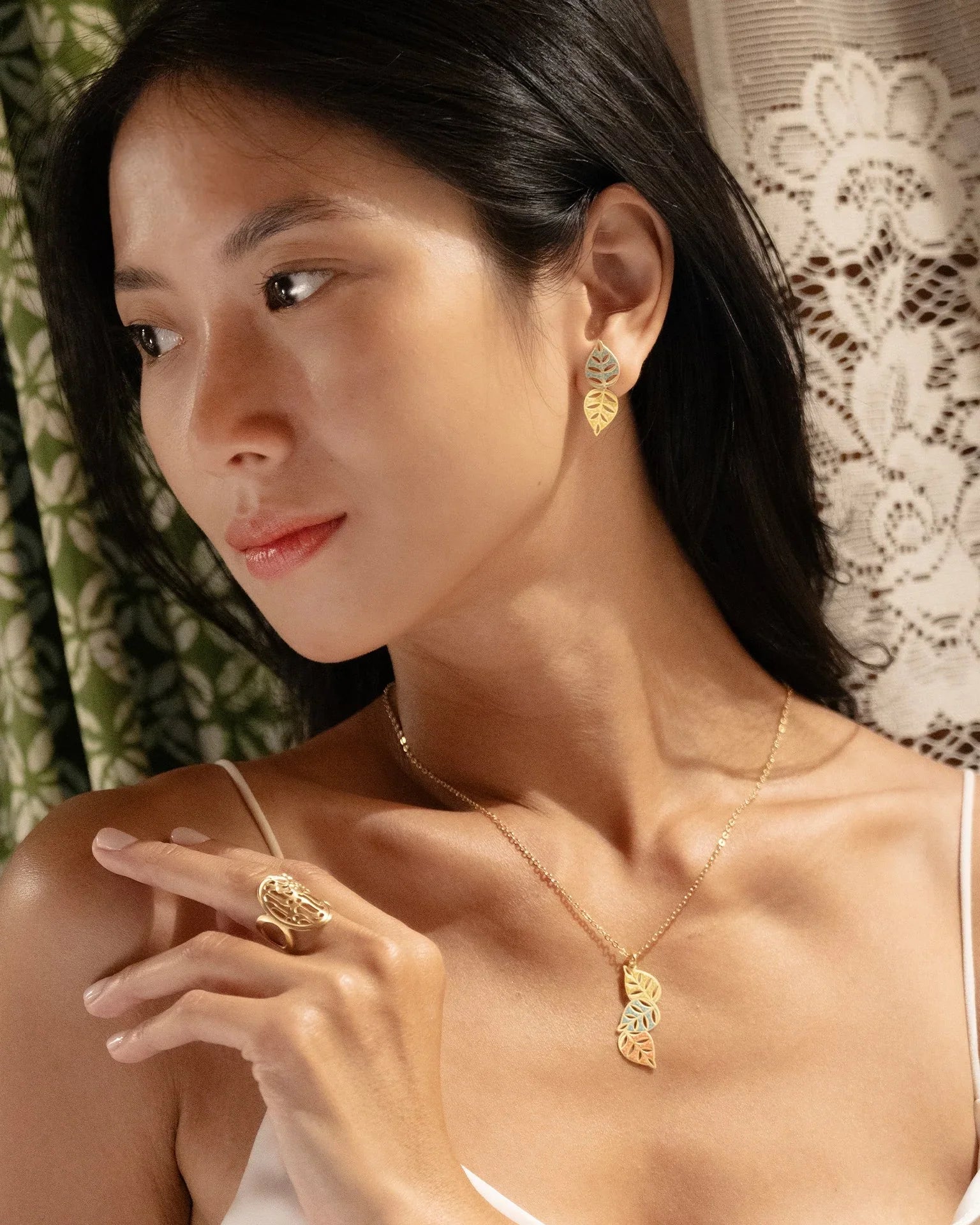 EMBRACE JEWELLERY | Daun Earrings