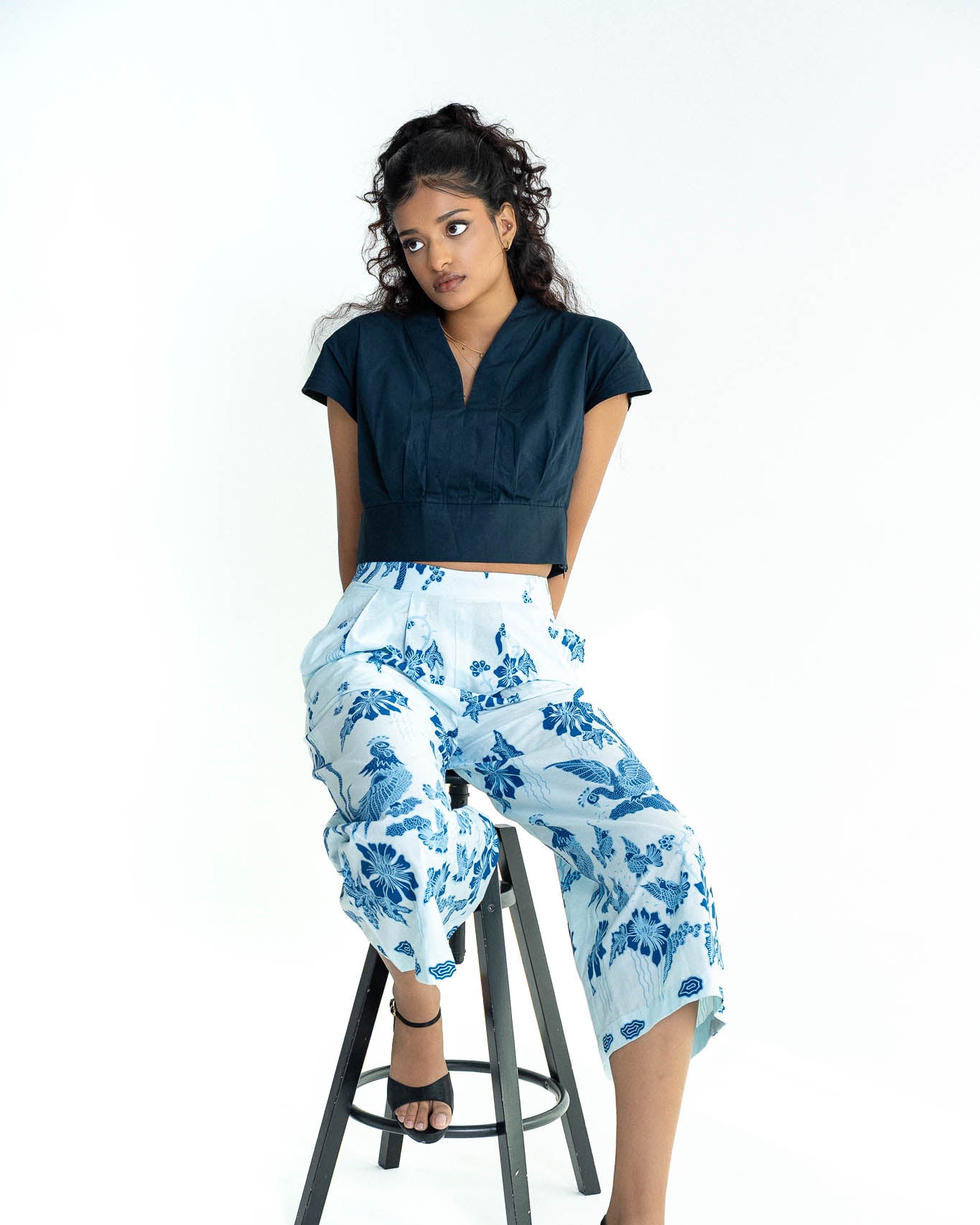 STUDIO GYPSIED | Navy Poplin Banded Crop Top