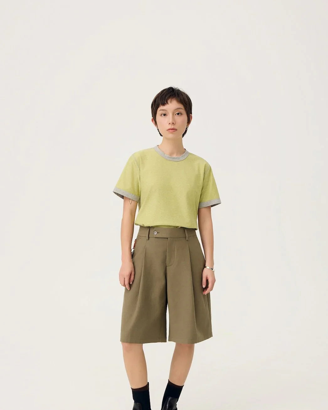 3EIGHTH | Nagi Pleated Shorts In Olive Mist