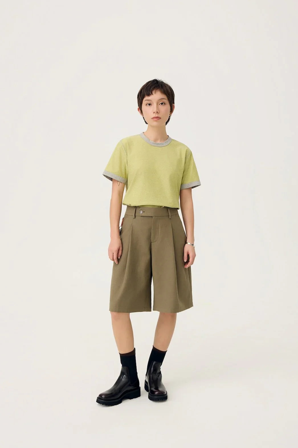 3EIGHTH | Nagi Pleated Shorts In Olive Mist
