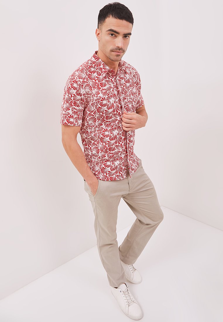 ANS.EIN | DAUN Man Batik Shirt With Point Collar