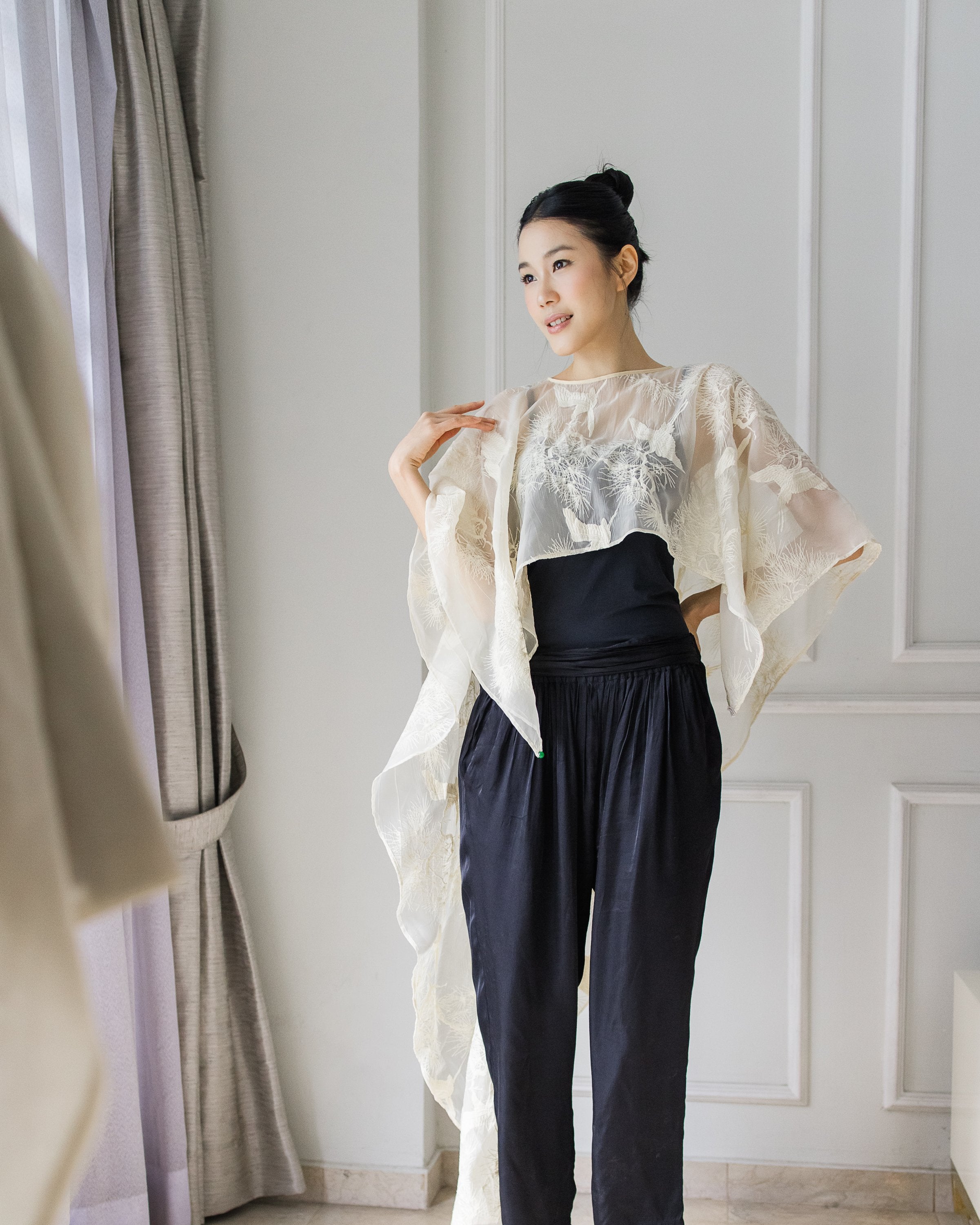 PAOPAO | 鹤 HÈ Sheer Cape