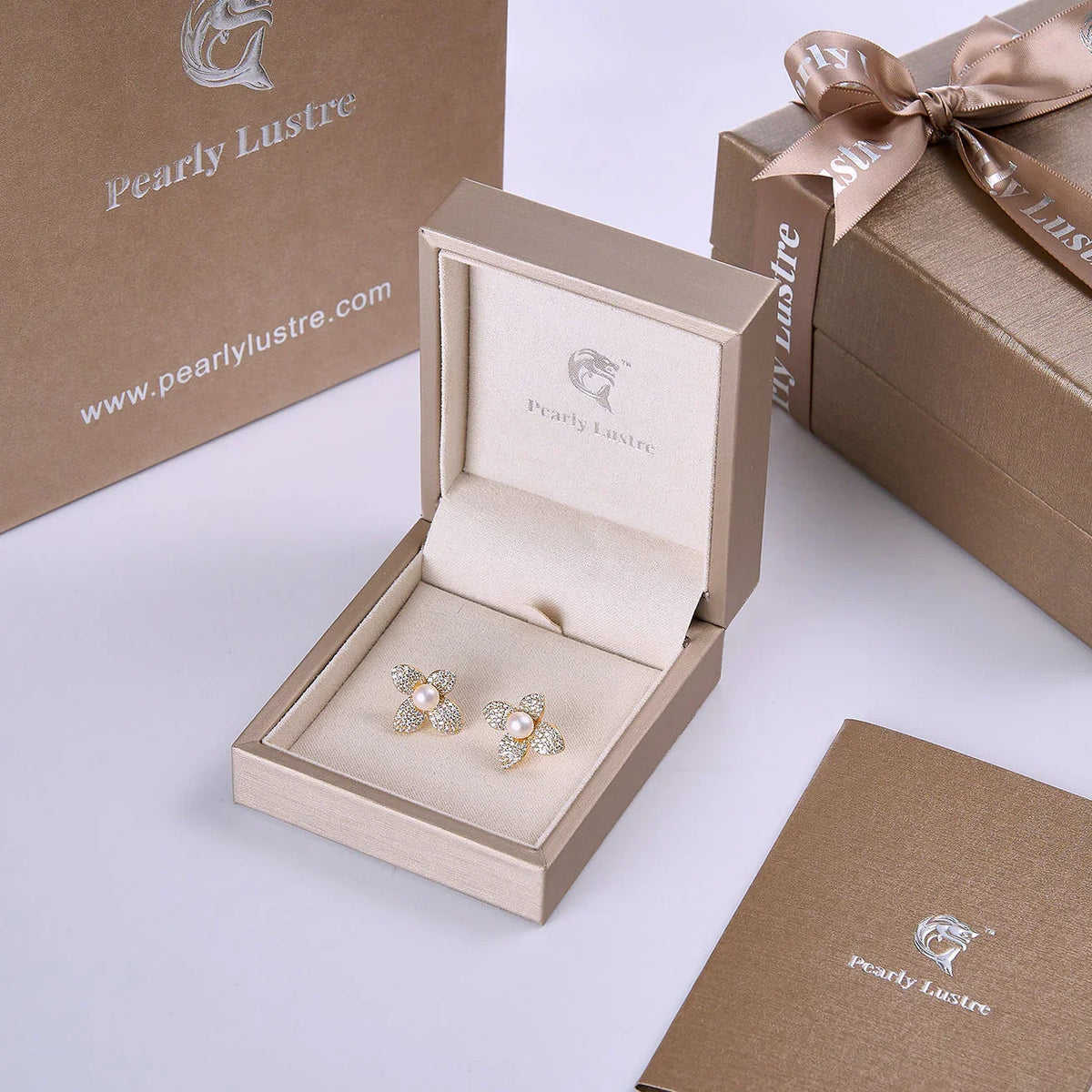 PEARLY LUSTRE | Top Grade Freshwater Pearl Earrings WE00844 | BLOOM