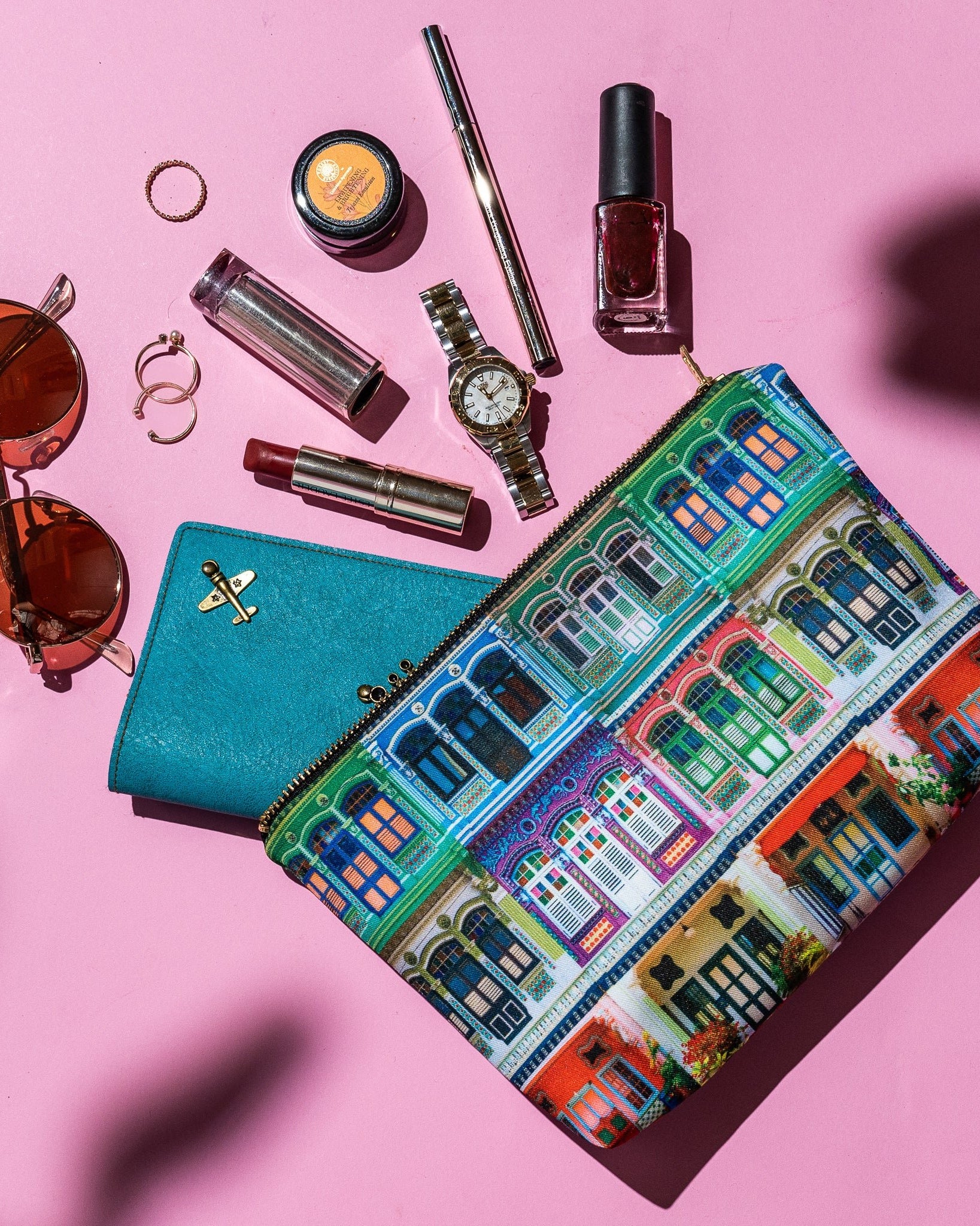 PHOTO PHACTORY | Colorful Rowhouse Design Travel Pouch