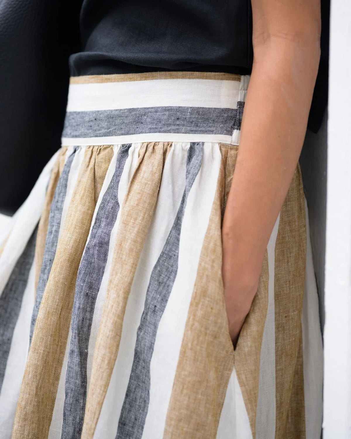 EDITION LIMITEE SINGAPORE | Long Skirt | Charcoal Stripes