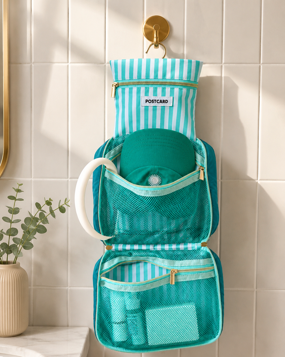 POSTCARD | The Layover Pouch