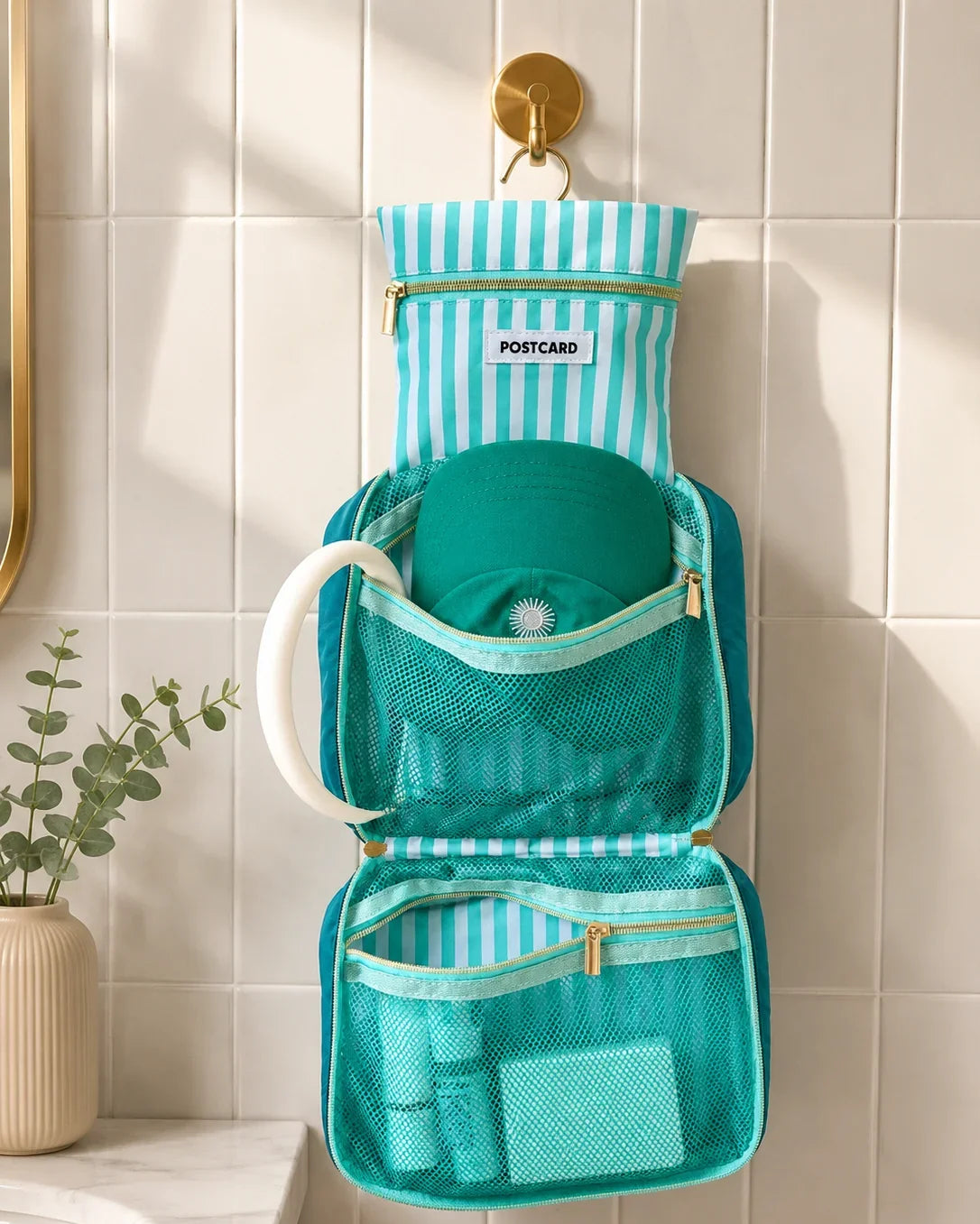 POSTCARD | The Layover Pouch