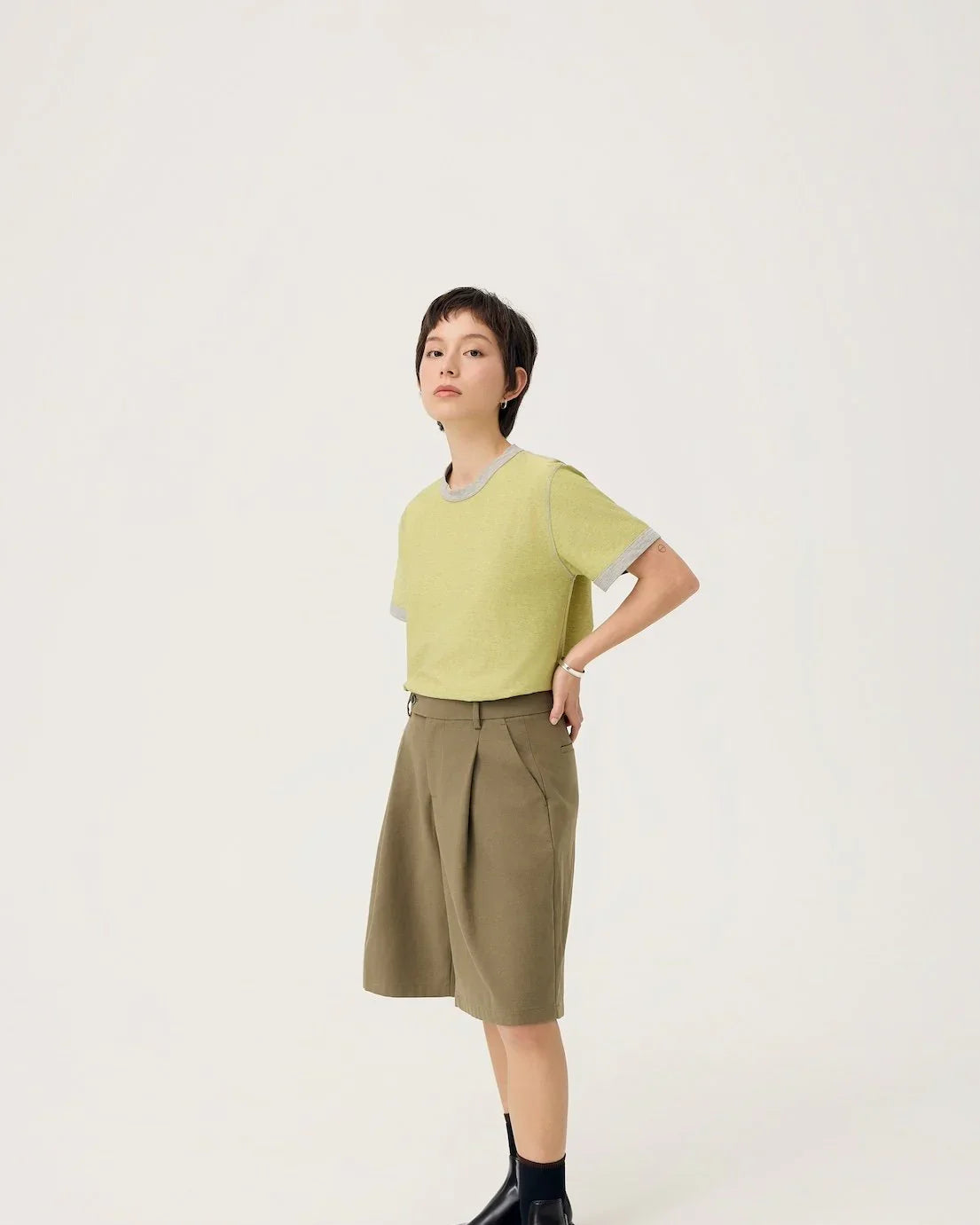 3EIGHTH | Nagi Pleated Shorts In Olive Mist