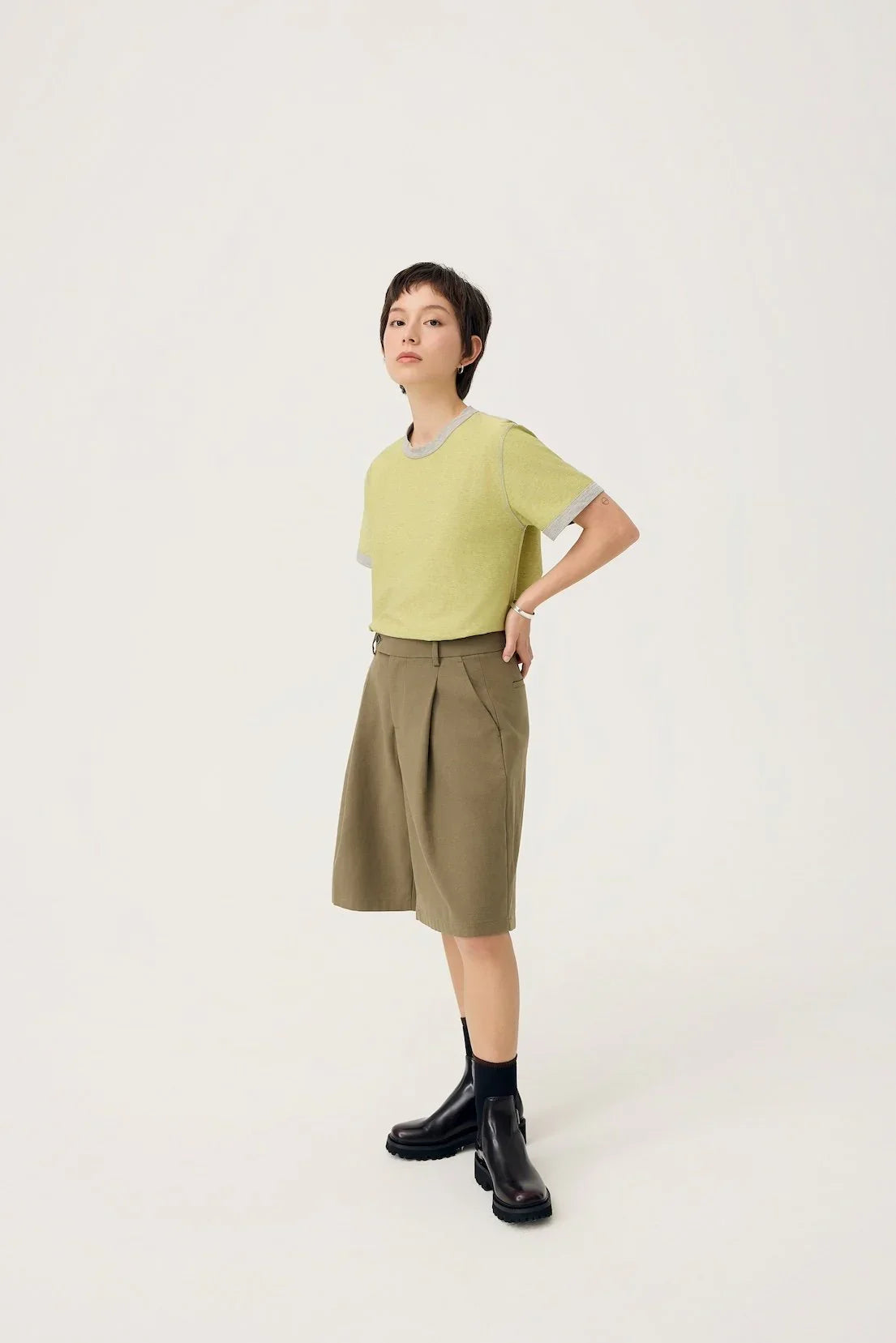 3EIGHTH | Nagi Pleated Shorts In Olive Mist
