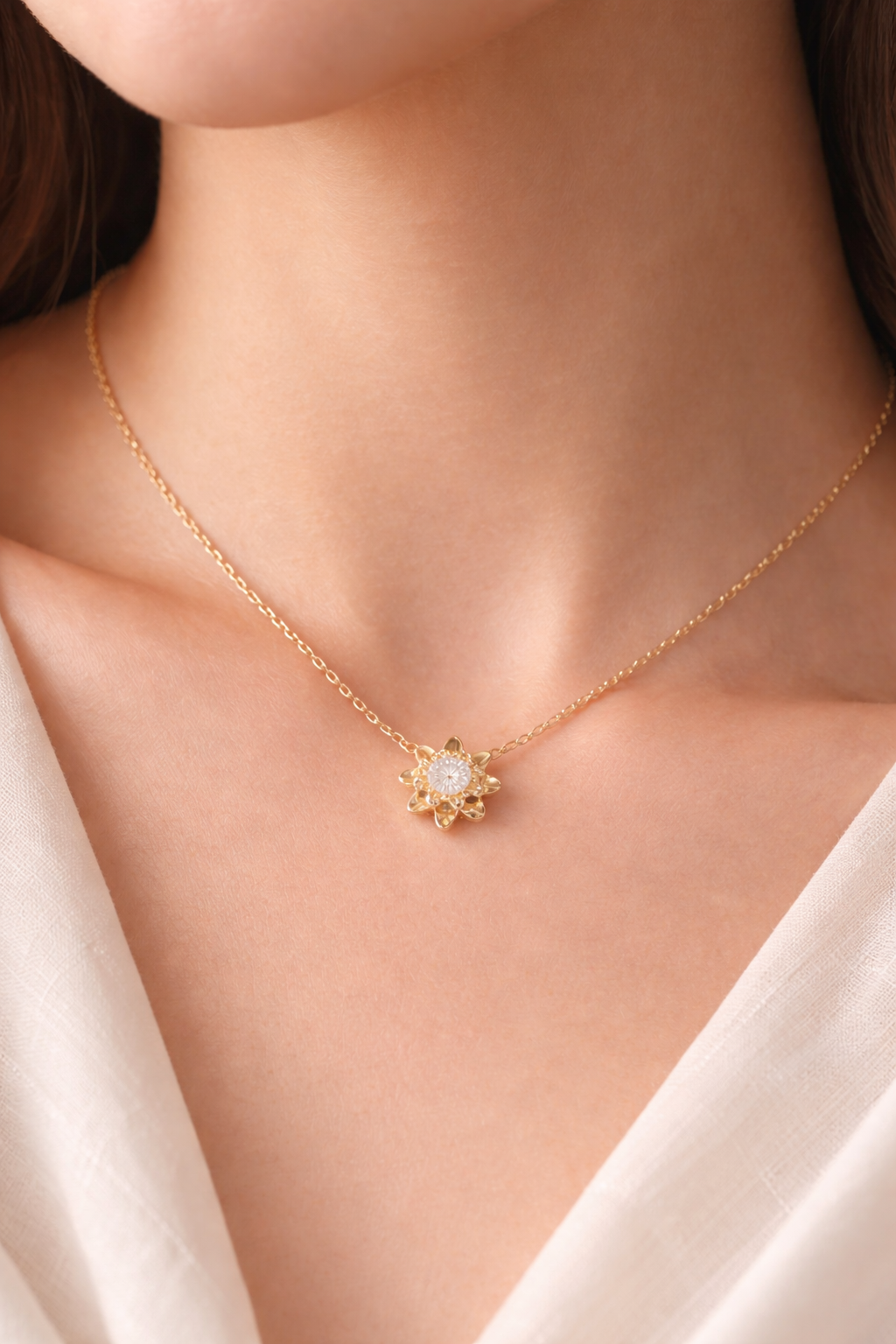 FOUNDATION JEWELLERS | 750 Y/G Peranakan Natural Solitaire Diamond Pendant On Chain 2.67gm D1-0.21ct