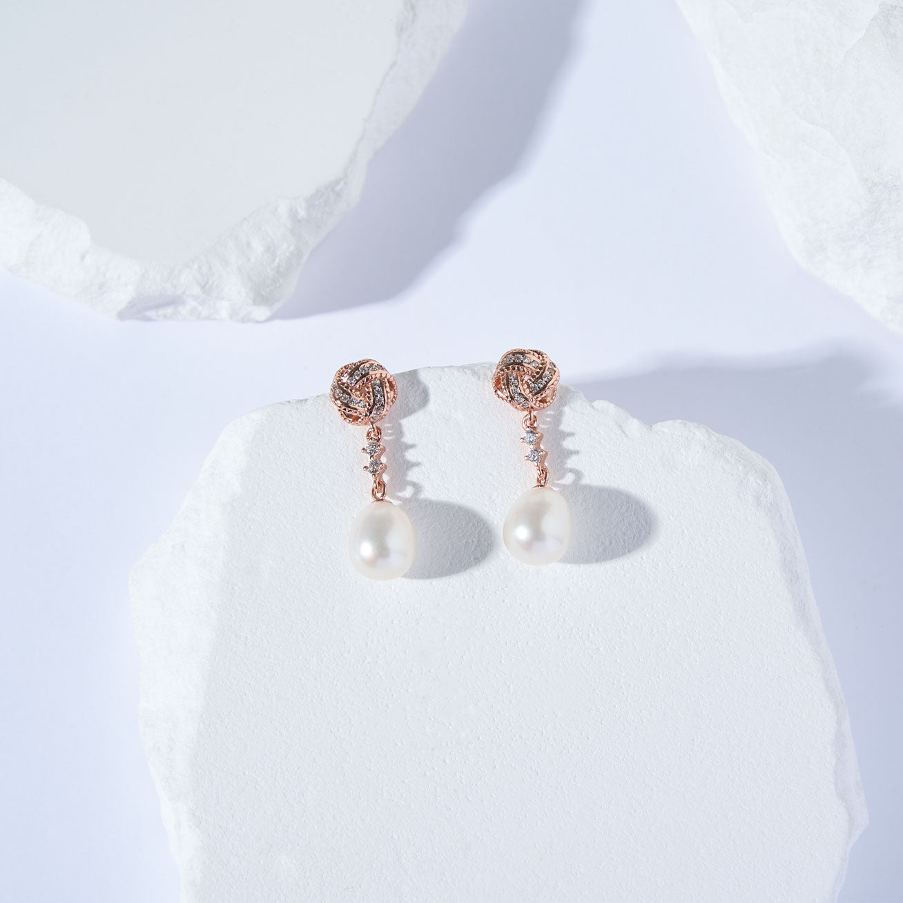 PEARLY LUSTRE | Asian Civilisations Museum Elegant Freshwater Pearl Earrings WE00878 | ACM Collection