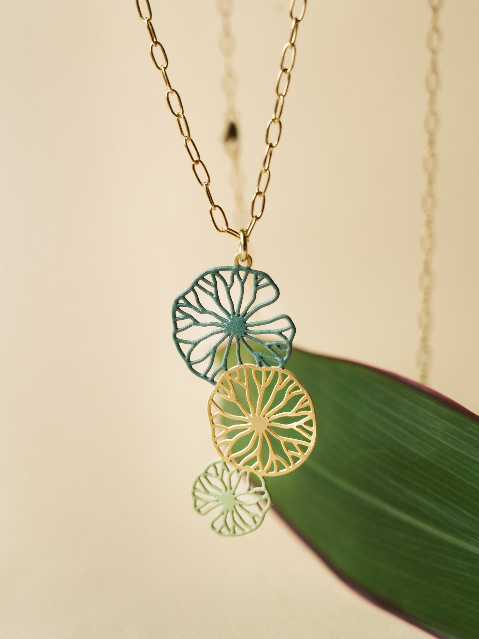 EMBRACE JEWELLERY | Lily Pad Necklace