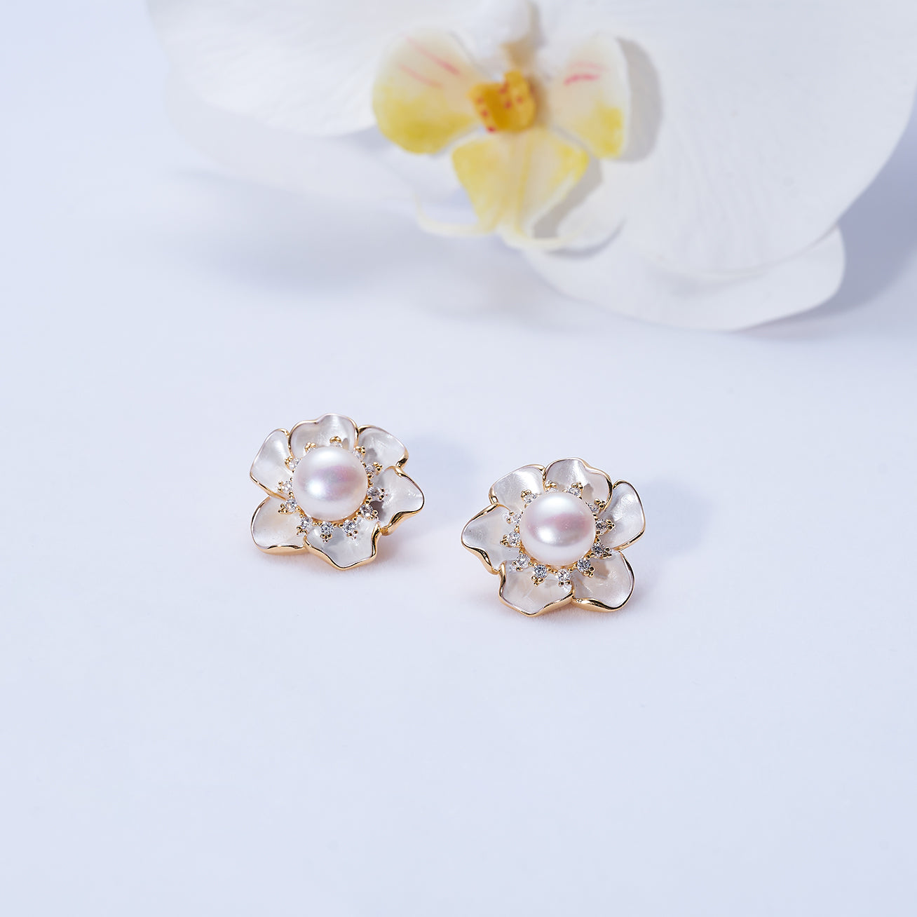 PEARLY LUSTRE | Top Grade Freshwater Pearl Earrings WE00801 | ORCHID
