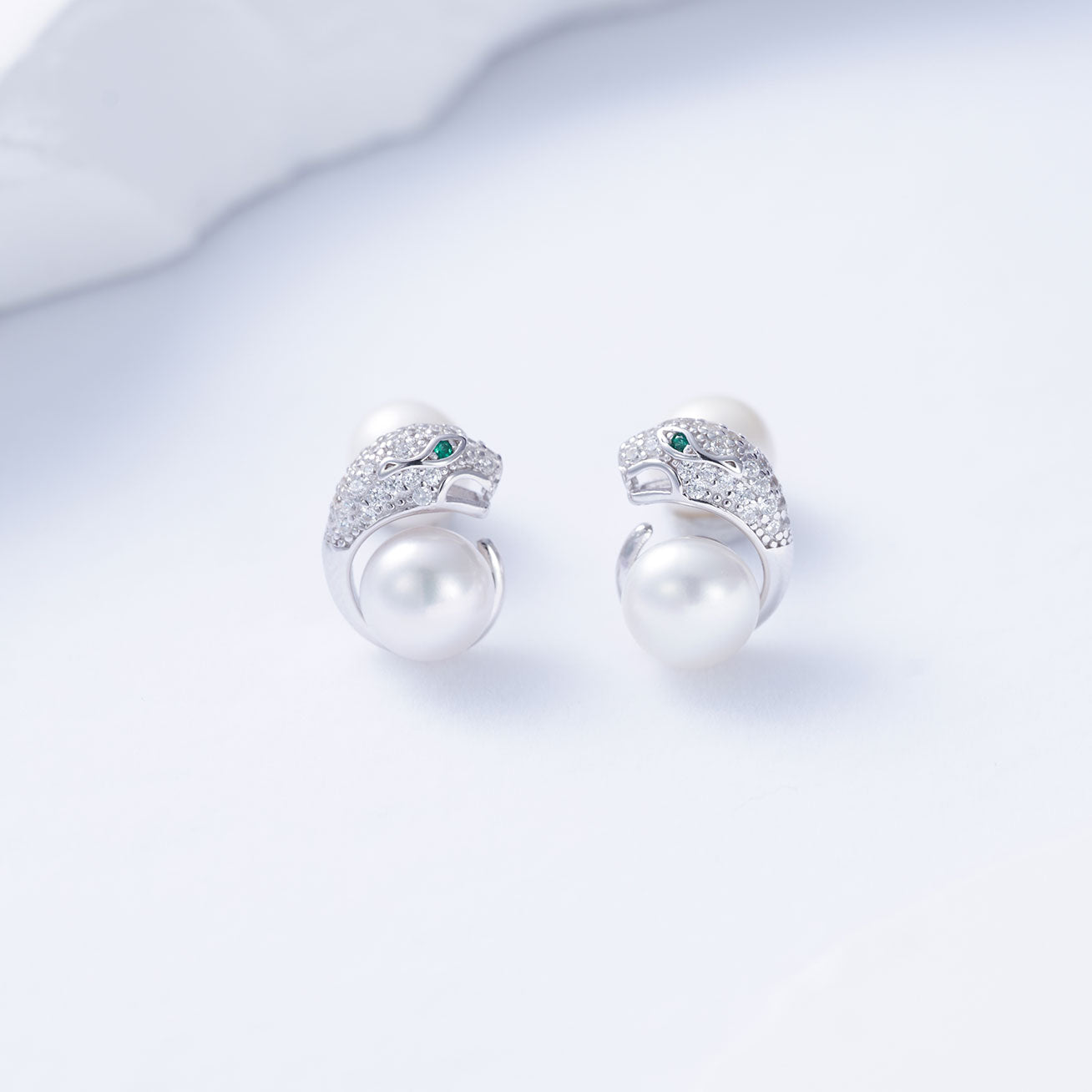 PEARLY LUSTRE | Leopard Freshwater Pearl Earrings WE00084 | SAFARI