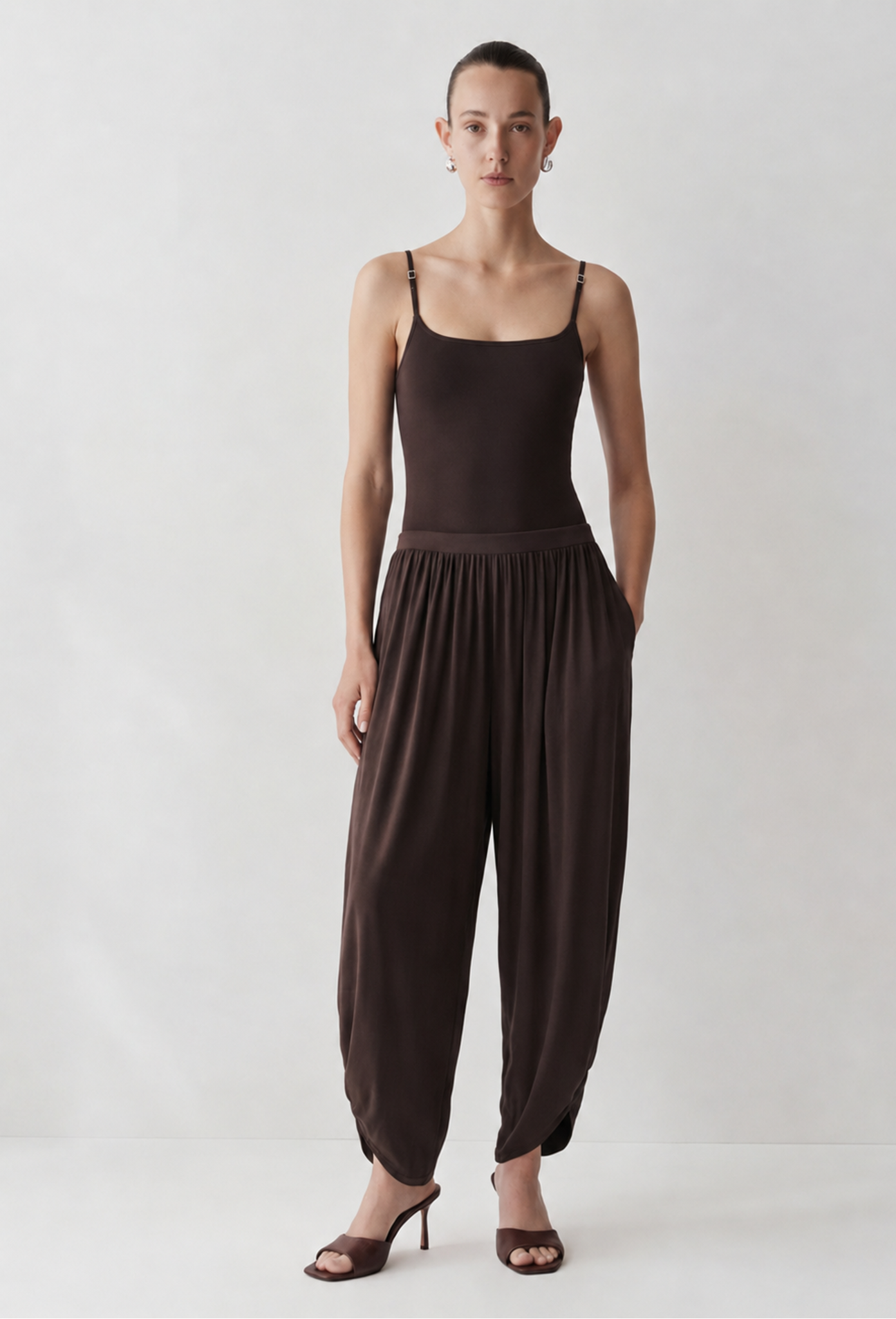 LAYERPLAN | Tovin Draped Pants