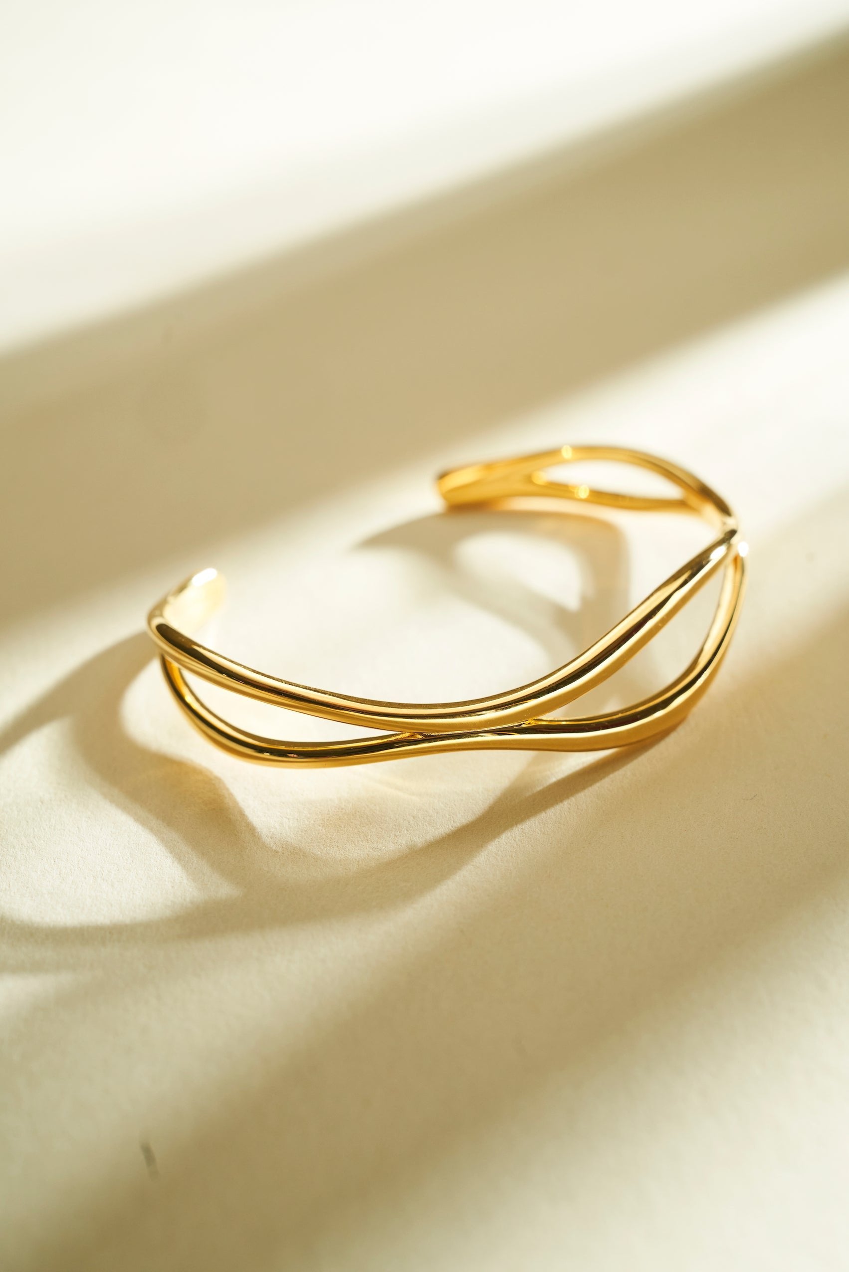 RINA LEE | Flow Statement Cuff Bracelet