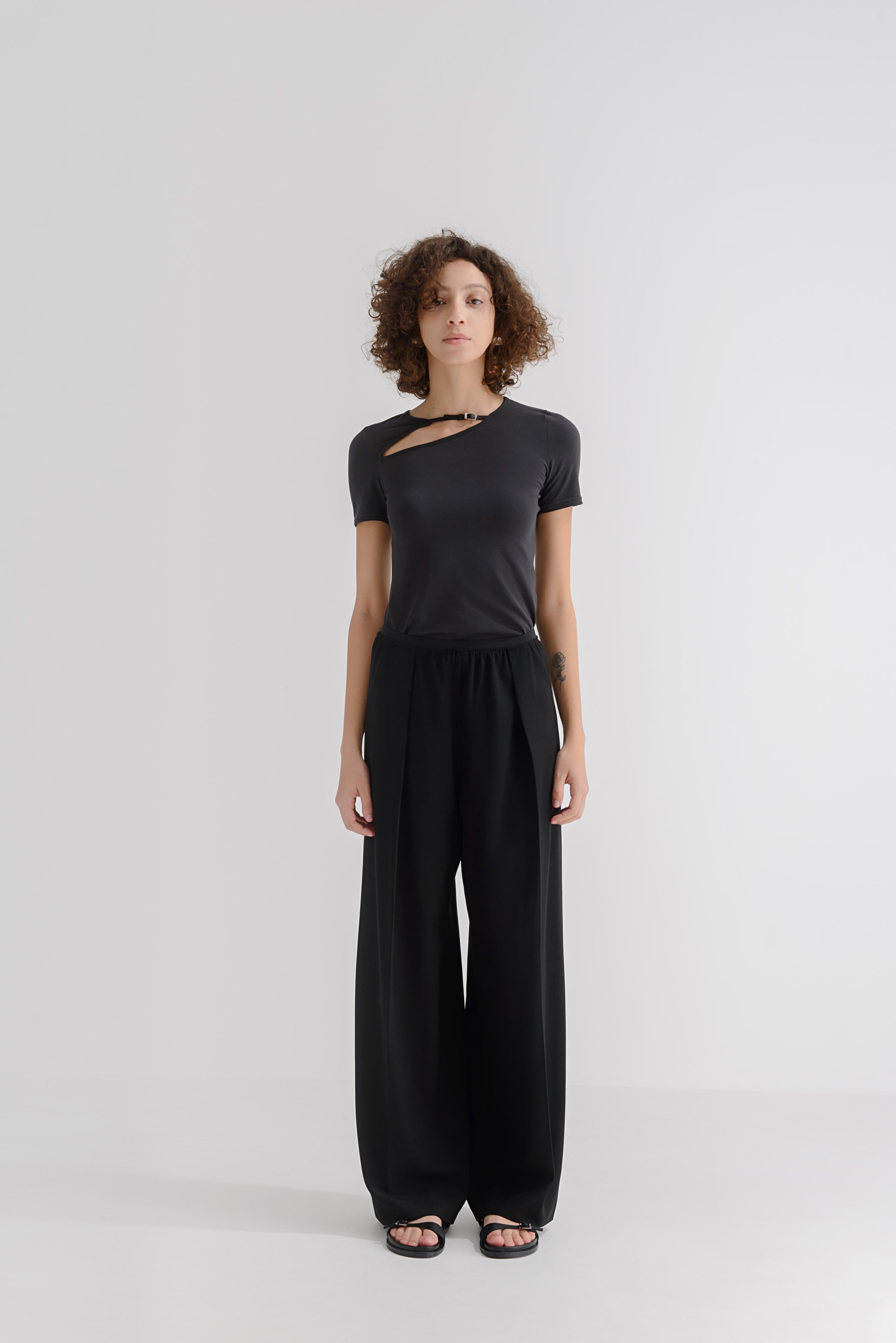 LAYERPLAN | Cotton Stretch Noa Buckle Cotton T-Shirt