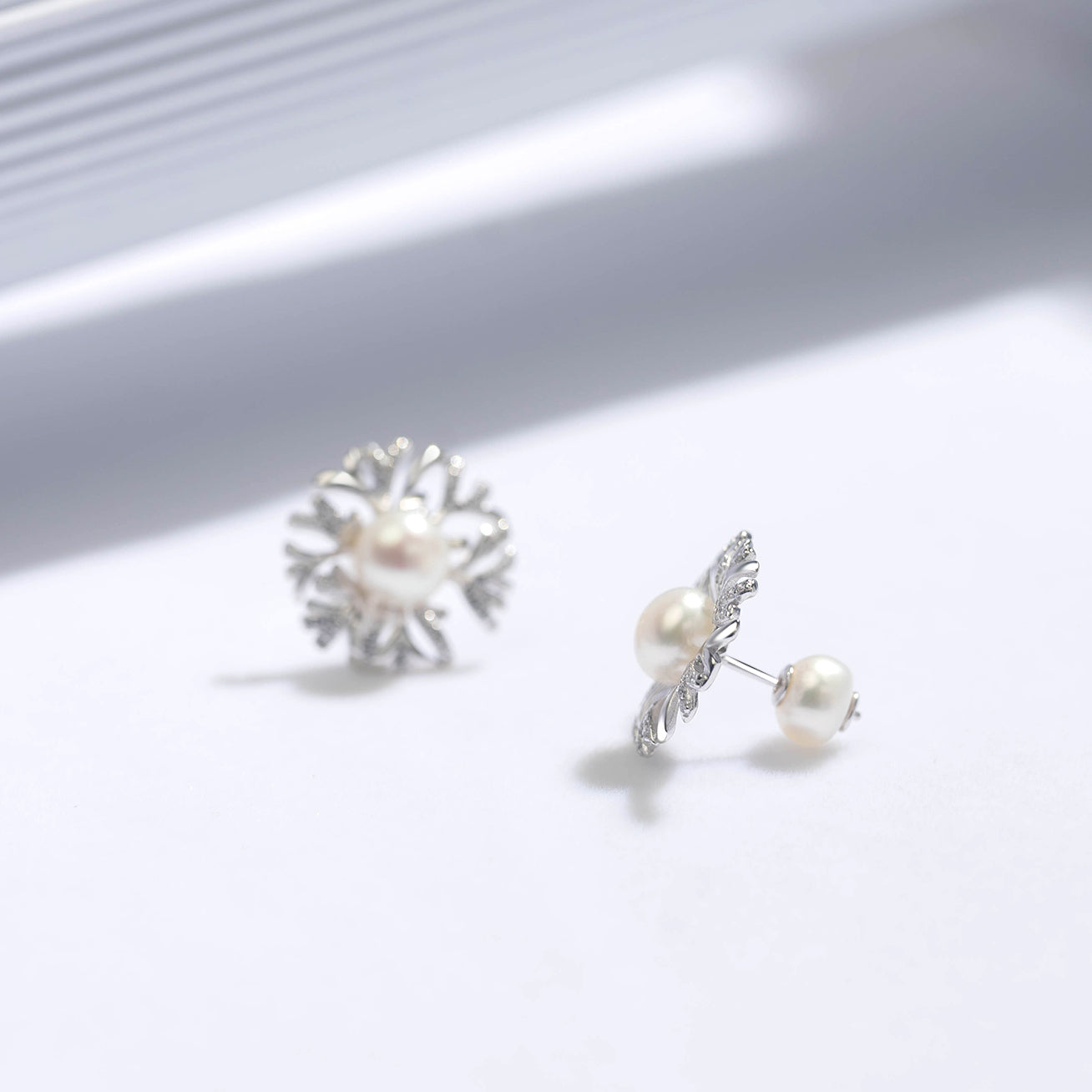 PEARLY LUSTRE | Elegant Freshwater Pearl Earrings WE00502 | GARDENS