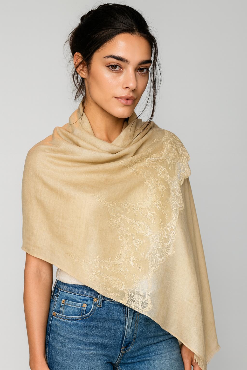 QUEENMARK | Scallop - Natural w/ Natural Lace