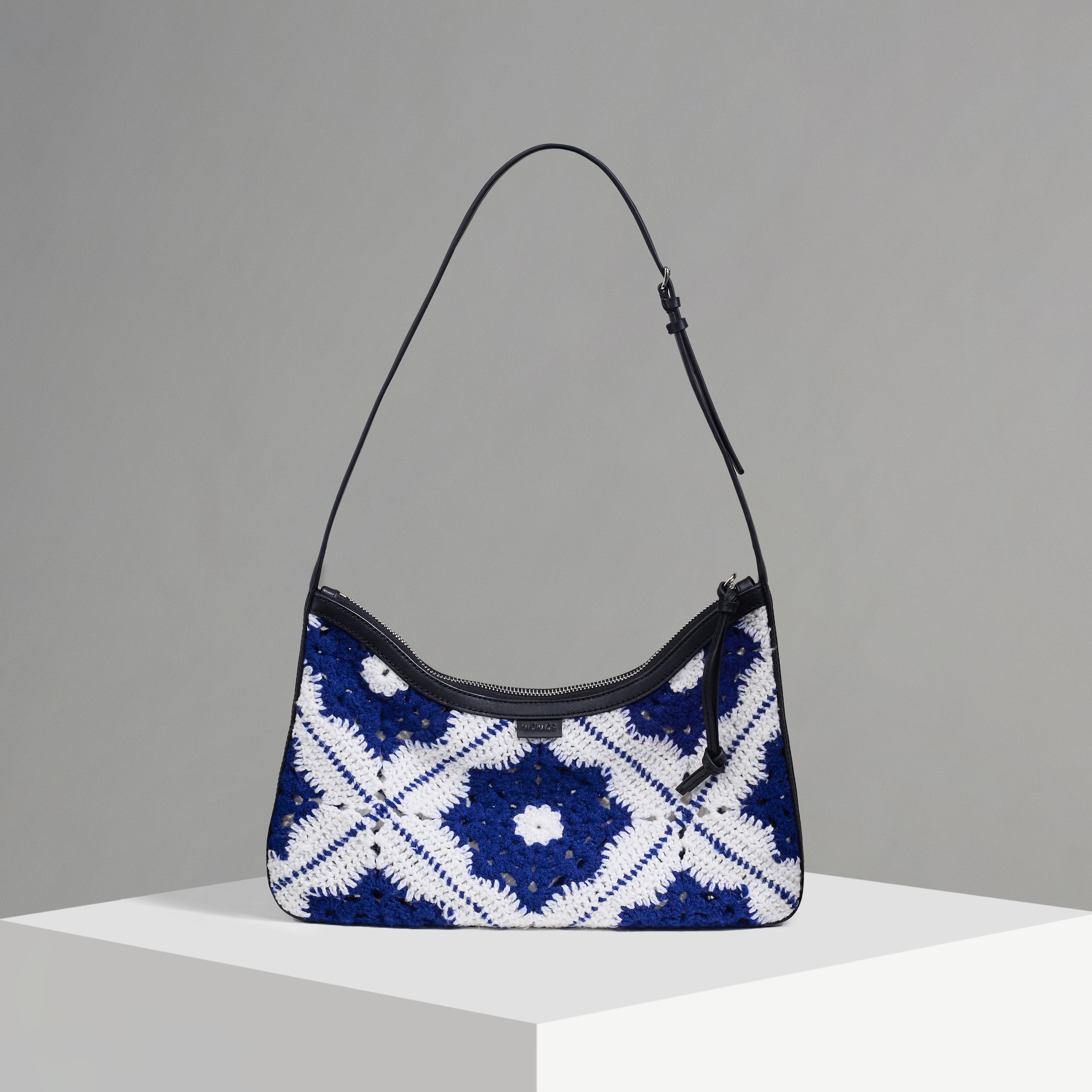 WU HAUS | Veil Hand Knitted Blanket Shoulder Bag