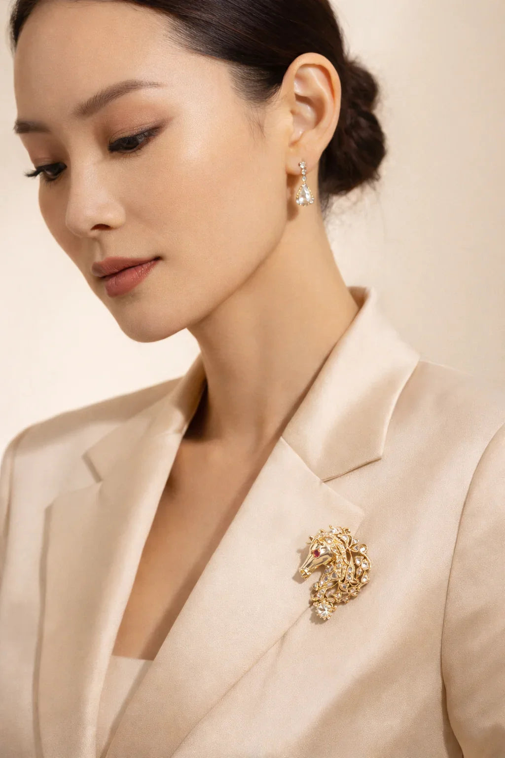 FOUNDATION JEWELLERS | 750 Y/G Peranakan Natural Rose Cut Diamond Pendant Brooch "Horse" 10.19gm Ruby2-010ct RCD41-1.14ct RCD1-0.51ct