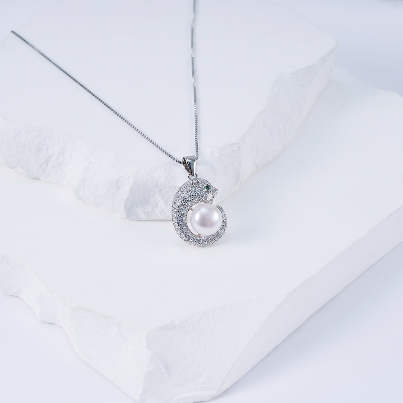 PEARLY LUSTRE | Leopard Freshwater Pearl Necklace WN00084 | SAFARI