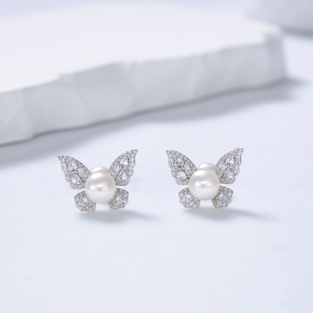 PEARLY LUSTRE | Top Grade Freshwater Pearl Earrings WE00723 | GARDENS