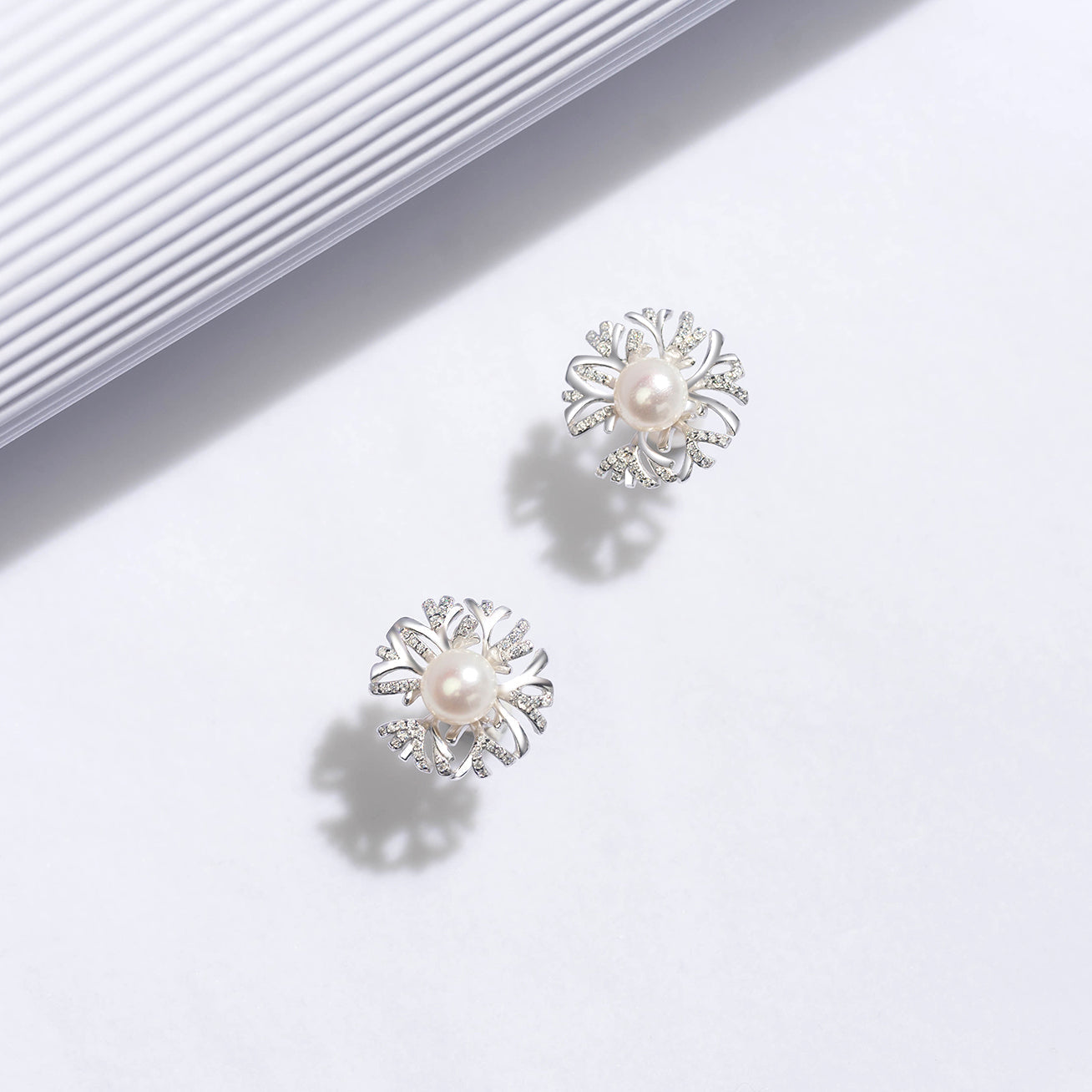 PEARLY LUSTRE | Elegant Freshwater Pearl Earrings WE00502 | GARDENS