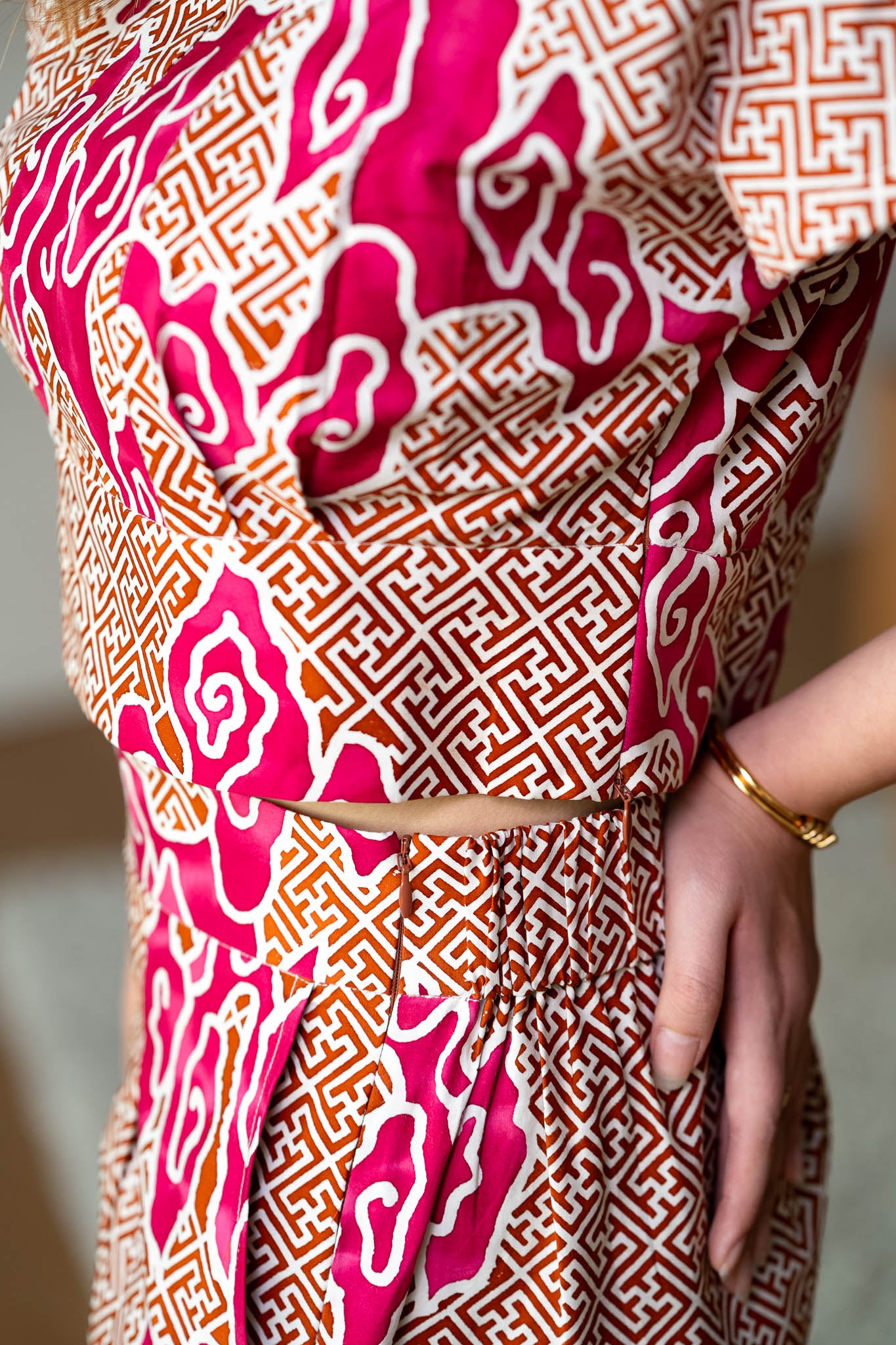 STUDIO GYPSIED | Batik Banded Crop Top In Tumbuh Pink