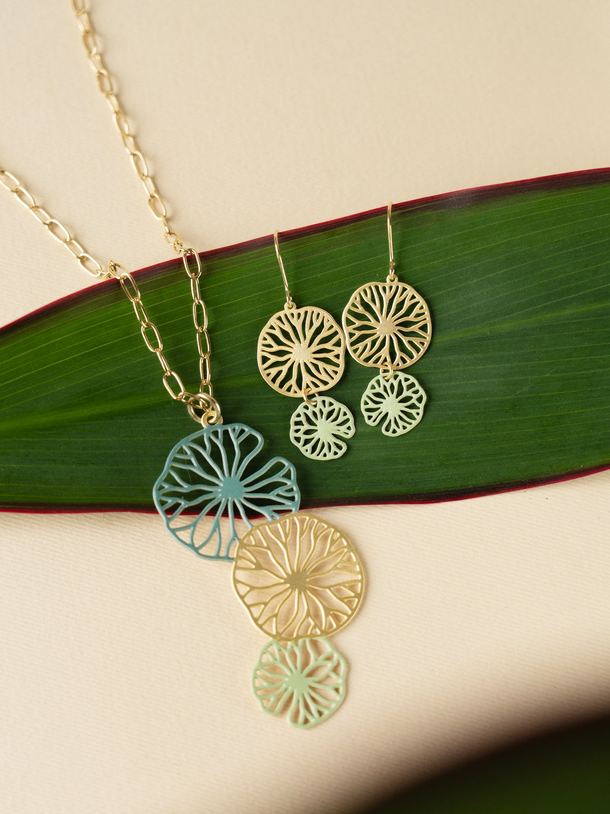 EMBRACE JEWELLERY | Lily Pad Necklace