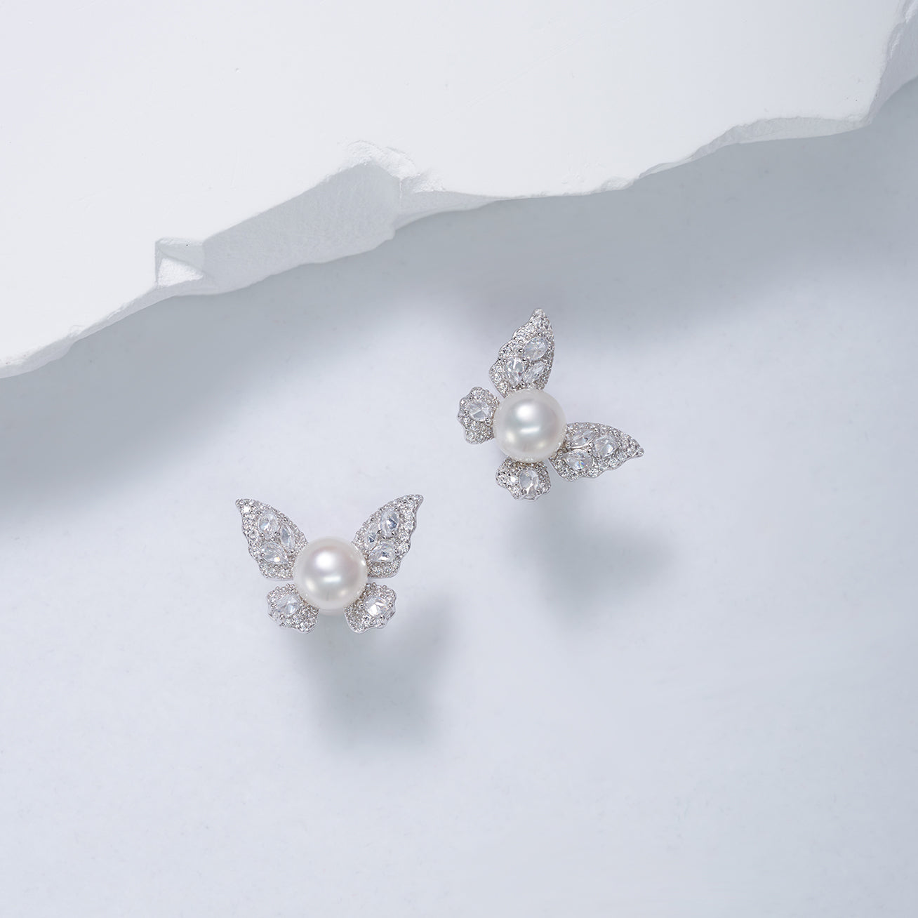 PEARLY LUSTRE | Top Grade Freshwater Pearl Earrings WE00723 | GARDENS