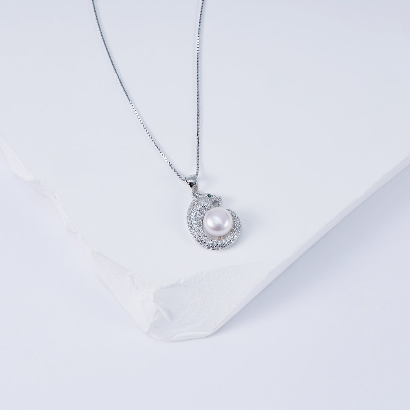 PEARLY LUSTRE | Leopard Freshwater Pearl Necklace WN00084 | SAFARI