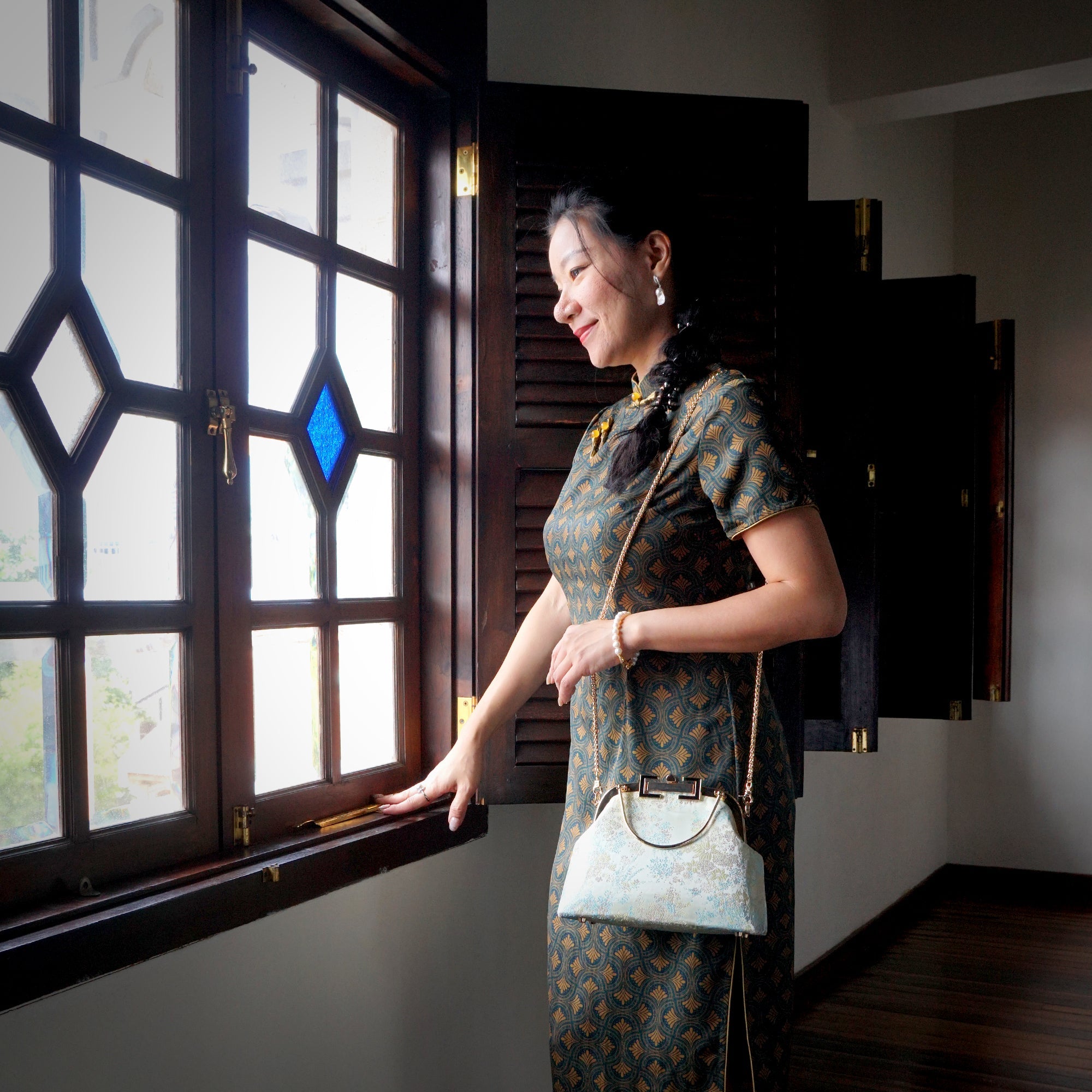 COCOONESE | Clasp Crossbody Bag - Jasminoides