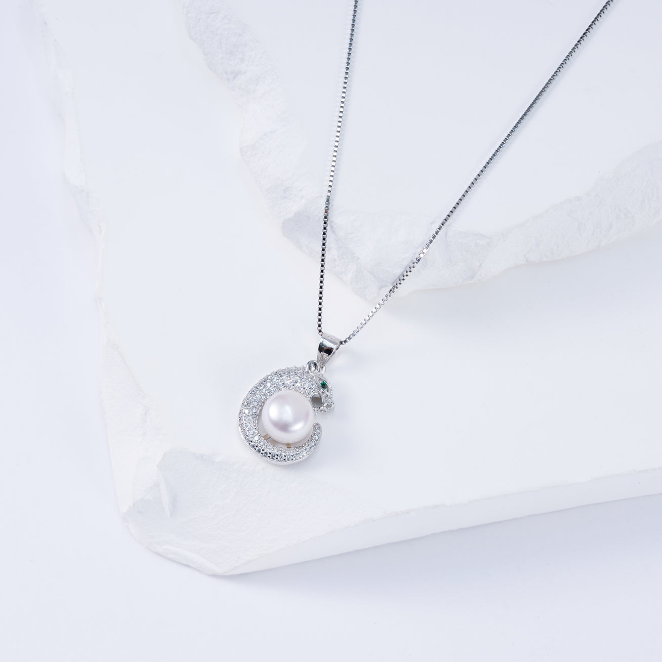 PEARLY LUSTRE | Leopard Freshwater Pearl Necklace WN00084 | SAFARI