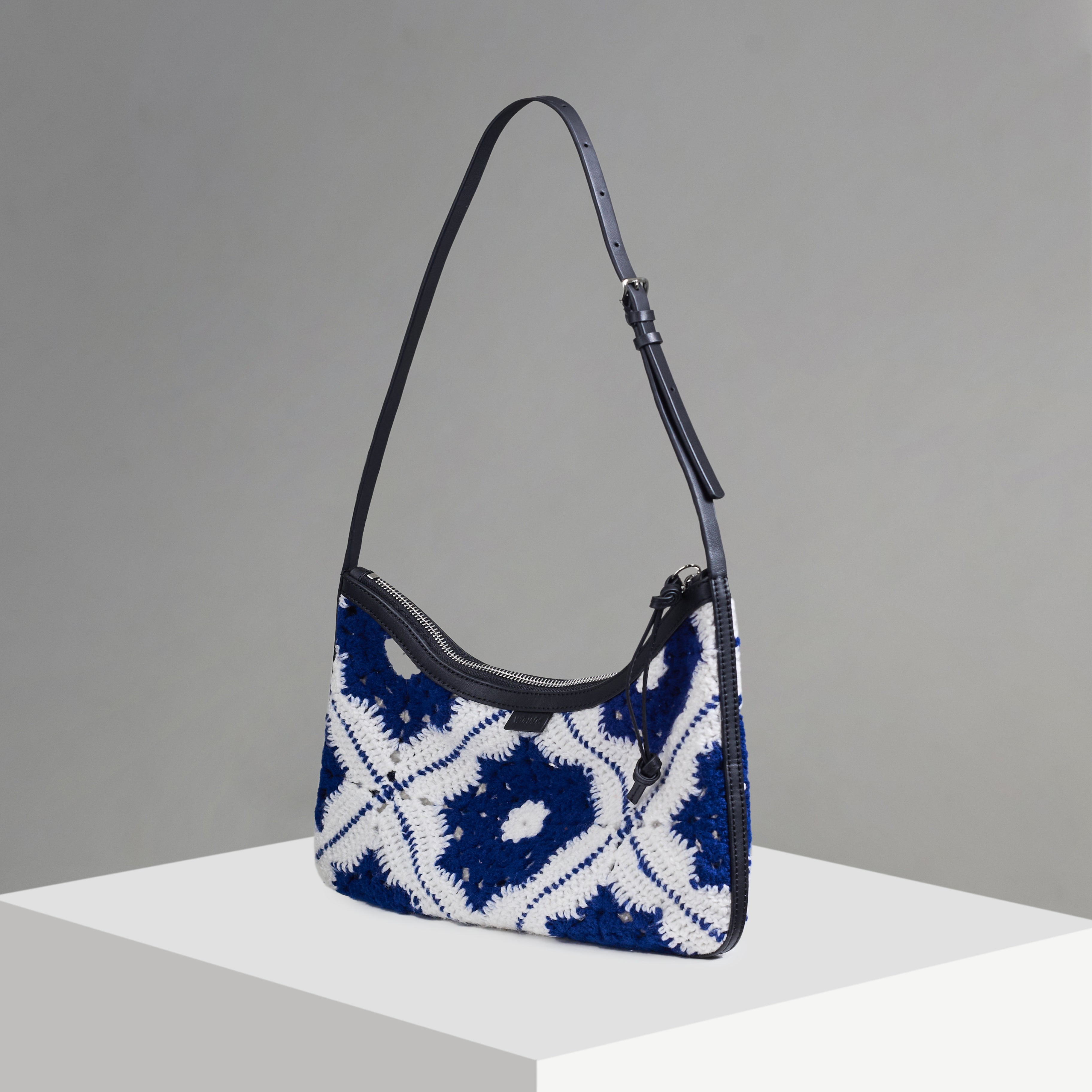 WU HAUS | Veil Hand Knitted Blanket Shoulder Bag