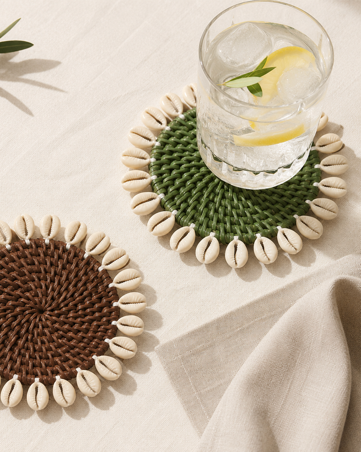 MEJA MAISON DE BALI | The Amour Oil Green Cowrie Coaster