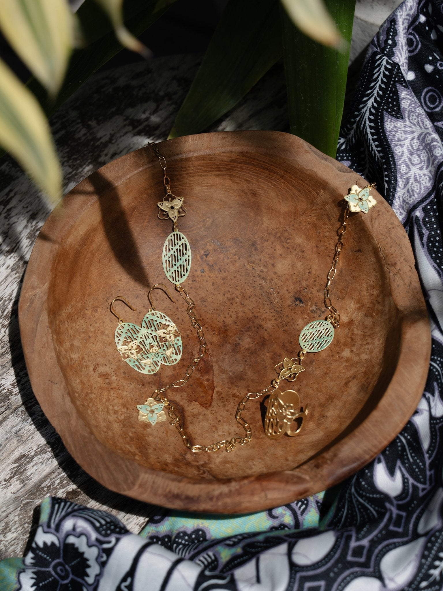 EMBRACE JEWELLERY | Parang Floral Necklace