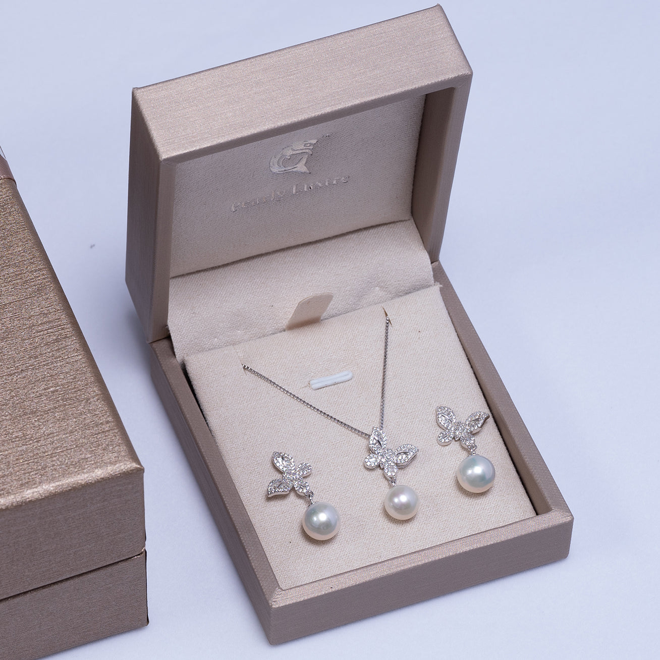 PEARLY LUSTRE | Elegant Freshwater Pearl Necklace WN00174 | GARDENS