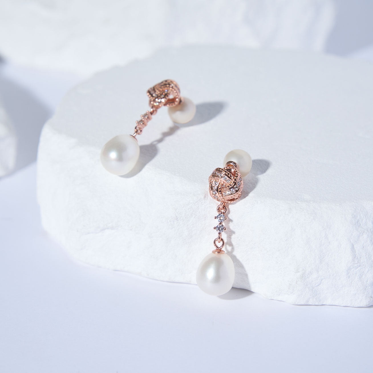 PEARLY LUSTRE | Asian Civilisations Museum Elegant Freshwater Pearl Earrings WE00878 | ACM Collection